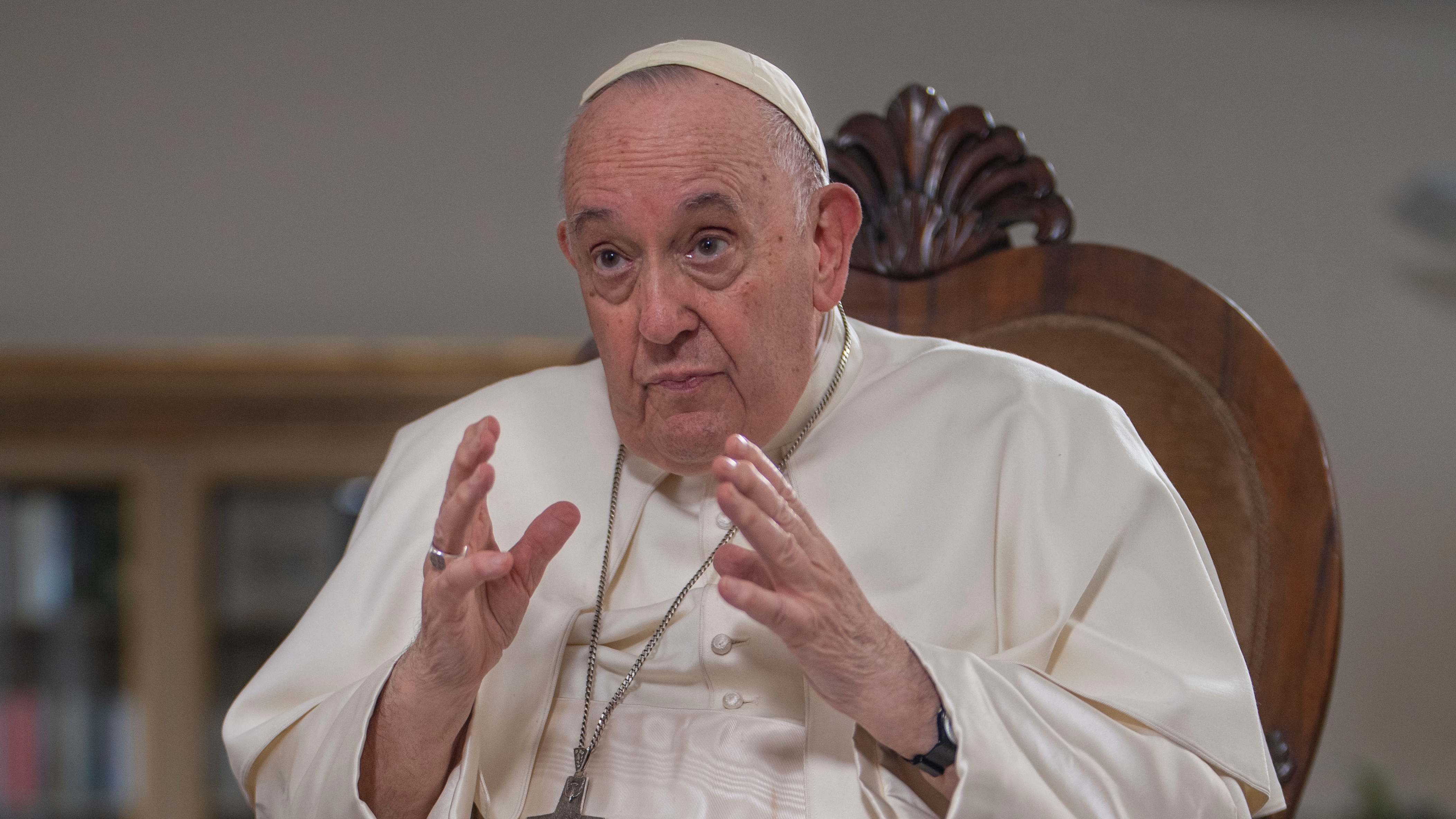 El papa Francisco durante la entrevista con The Associated Press en el Vaticano, el martes 24 de enero de 2023 (AP Foto/Domenico Stinellis)