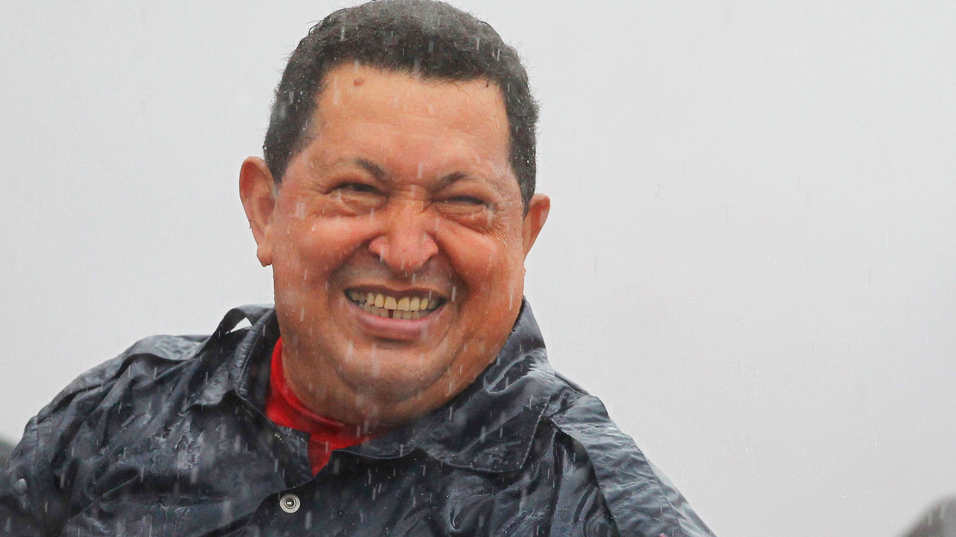 Hugo Chávez realizó el cierre de campaña el 4 de octubre de 2012 en Caracas. El evento concluyó con un tono dramático con el dictador, que decía estar recuperado, bajo la lluvia. (Foto: Reuters)