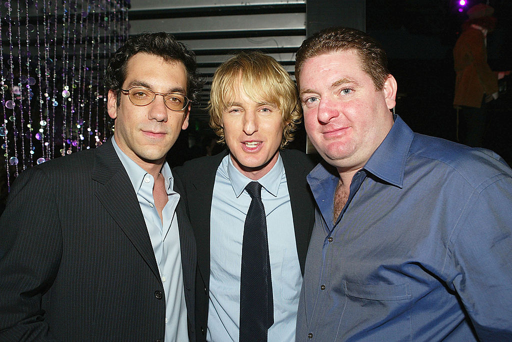 El director Todd Phillips junto a Owen Wilson y Chris Penn durante el estreno de "Starsky y Hutch" el 26 de febrero de 2004 en Los Ángeles, California (Kevin Winter/Getty Images)
