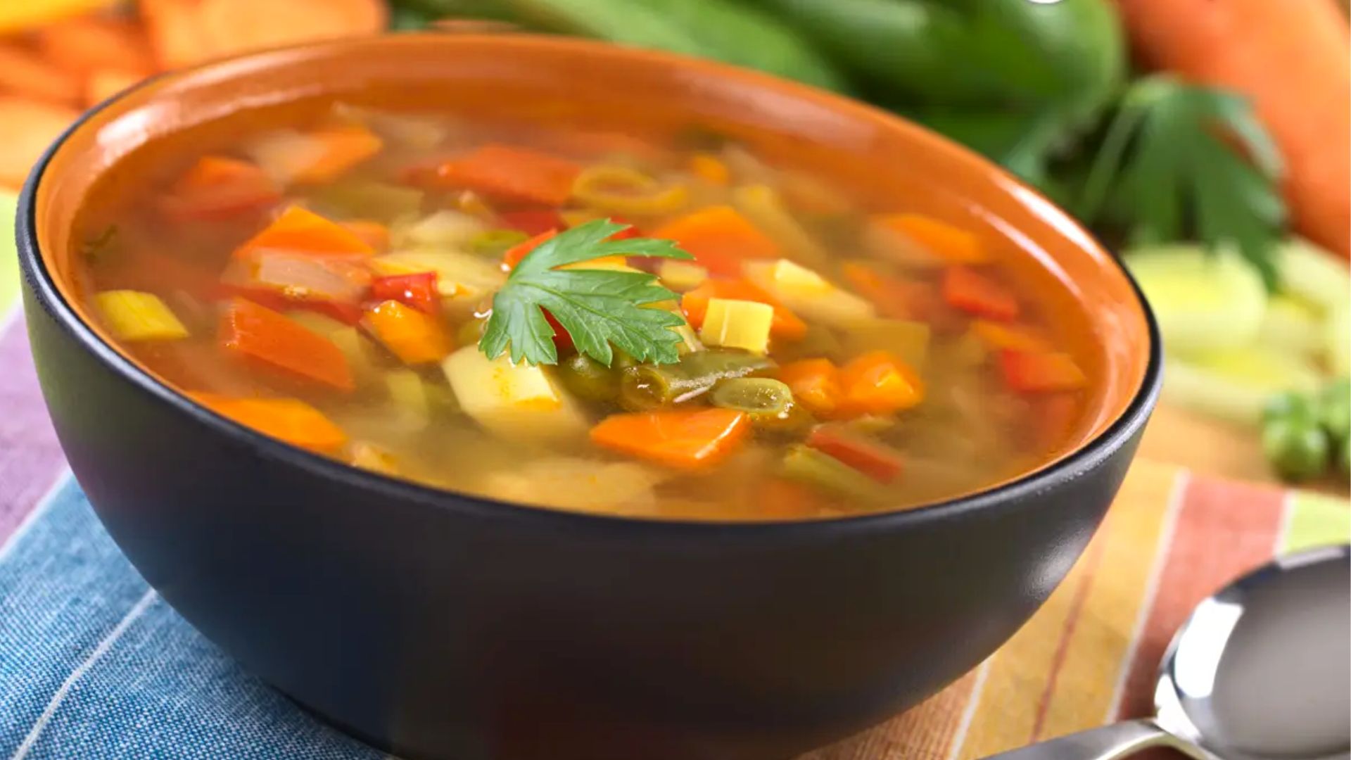 Sopa de verduras: receta peruana fácil de preparar para combatir el frío. (Captura)