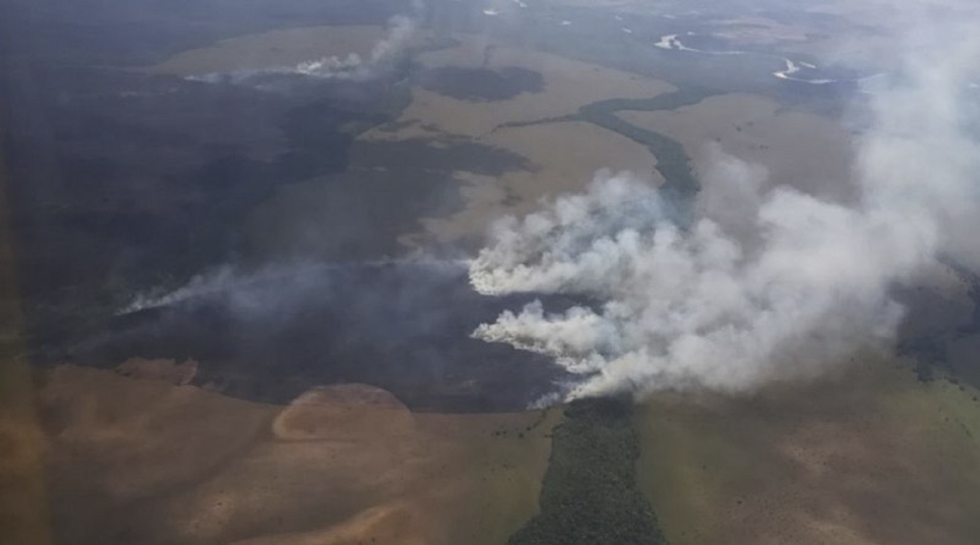 Se presenta un incendio en el Parque Natural El Tuparro en el departamento del Vichada. Foto: cortesía Parques Nacionales Naturales de Colombia.