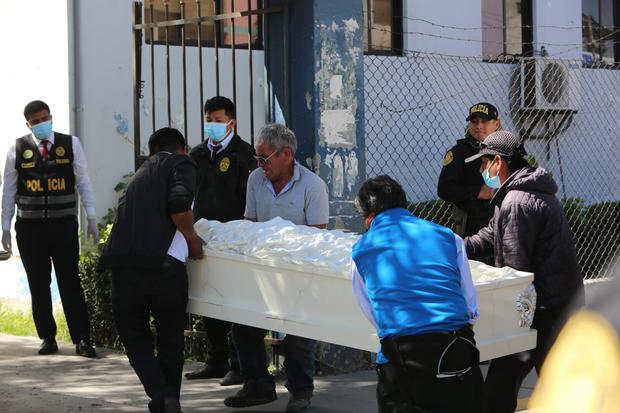 Llegan cadáveres de mineros fallecidos en Arequipa. Foto: Perú21