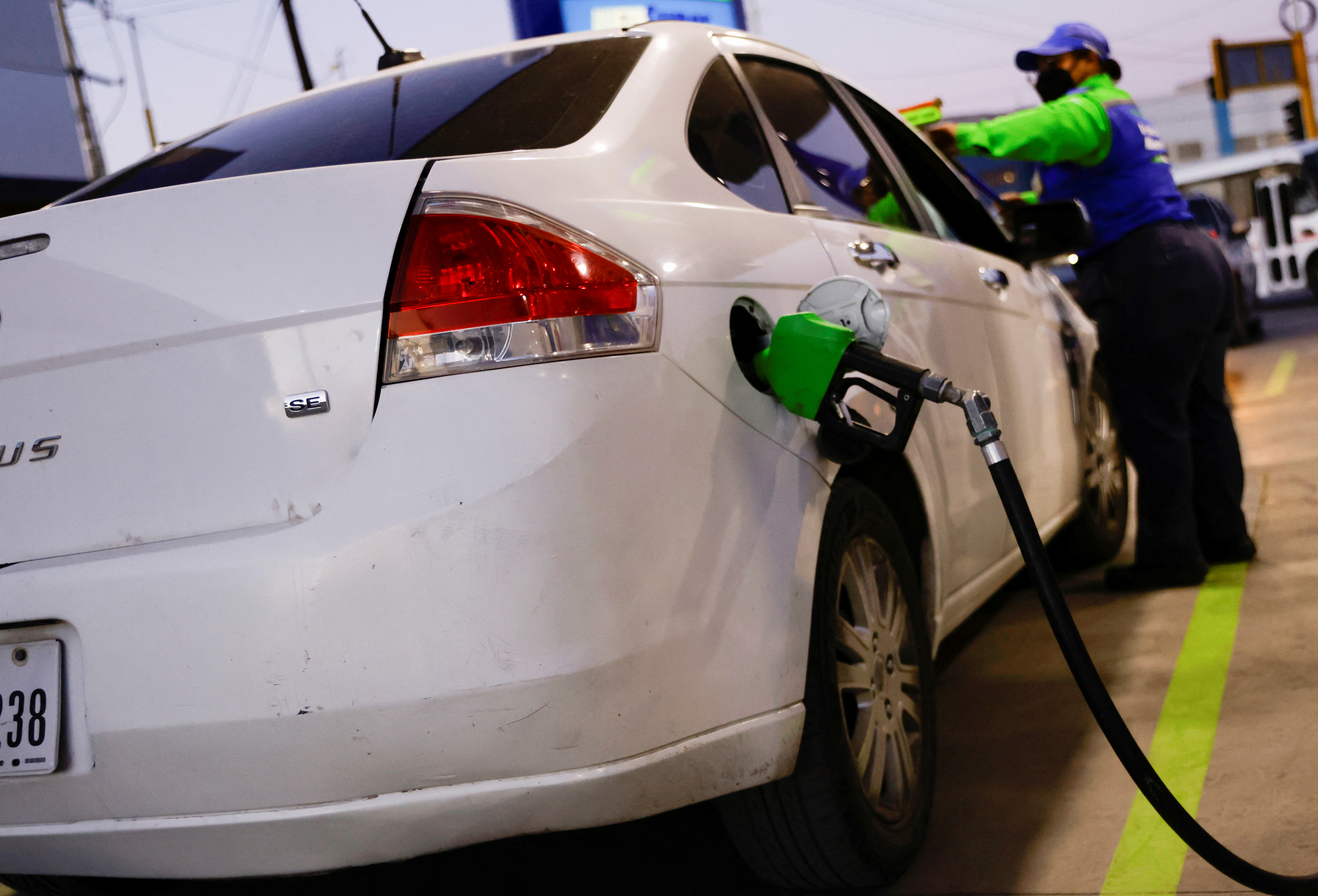 En la frontera norte es donde se registra el precio más bajo de gasolina en el país (Foto: Reuters)