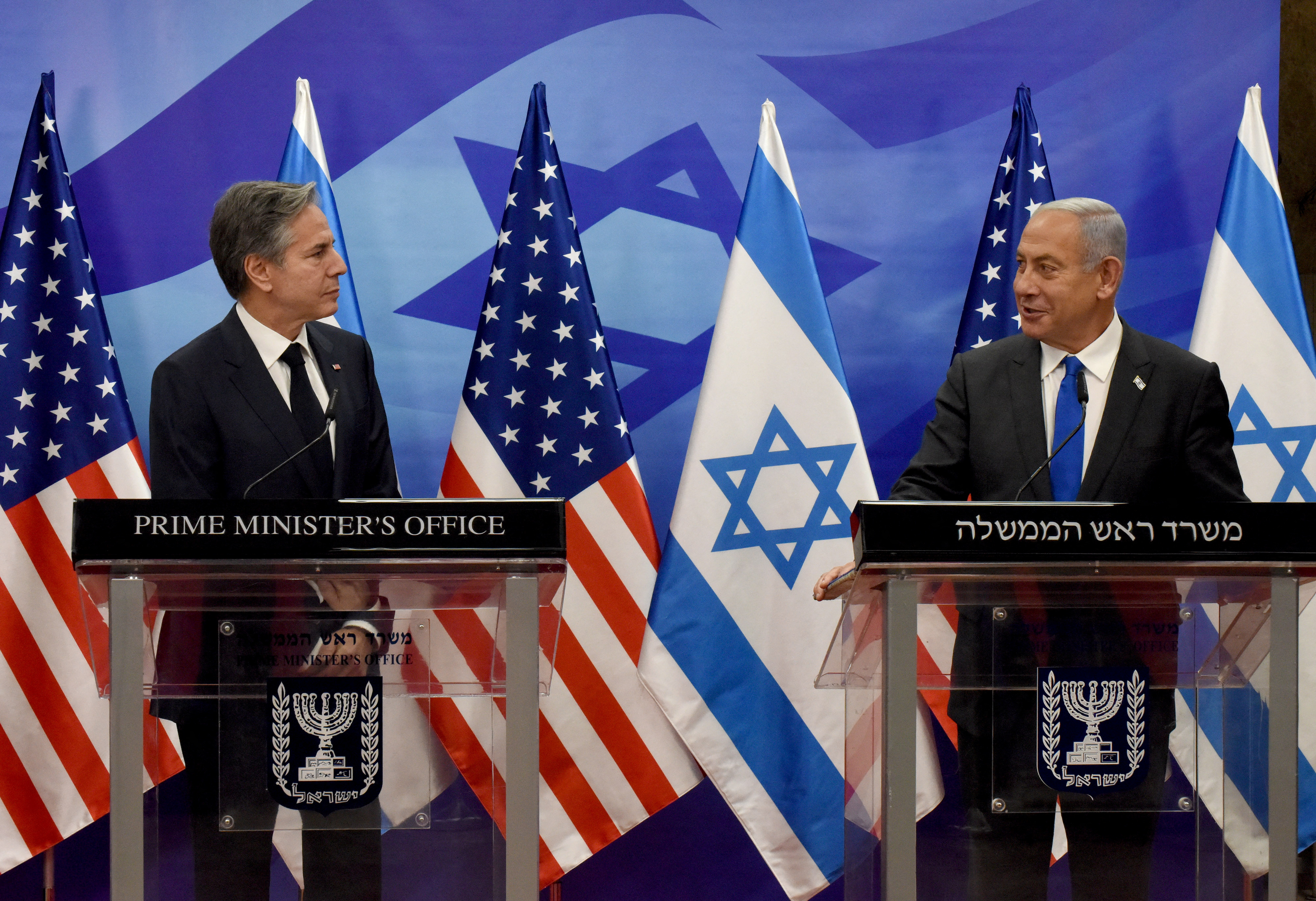 Antony Blinken, y el primer ministro israelí, Benjamin Netanyahu, hacen declaraciones a los medios tras su reunión en la Oficina del Primer Ministro en Jerusalén, el lunes 30 de enero de 2023. DEBBIE HILL/Pool vía REUTERS