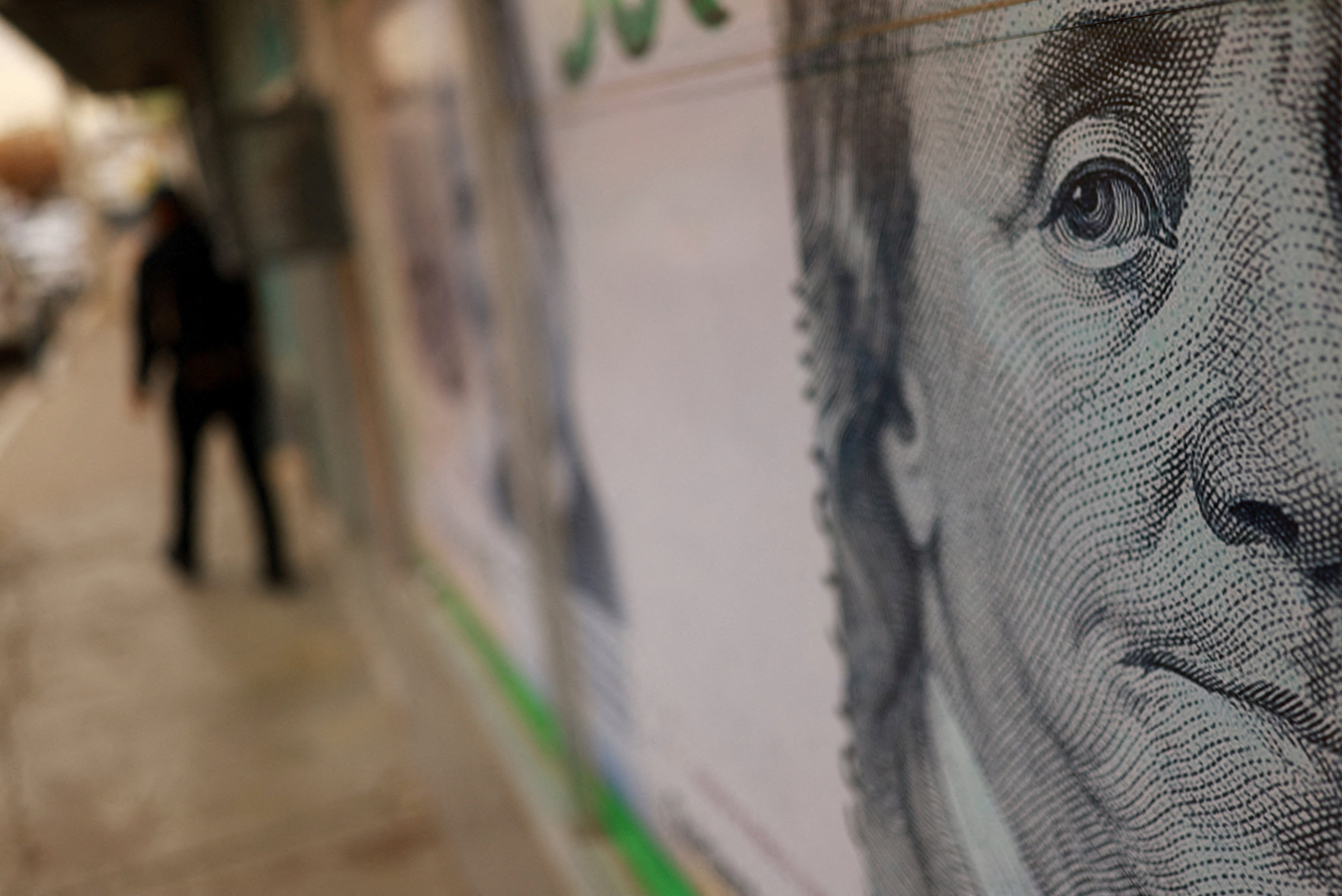 Todo lo que hace el equipo econ&oacute;mico por desactivar el apetito de d&oacute;lares del mercado