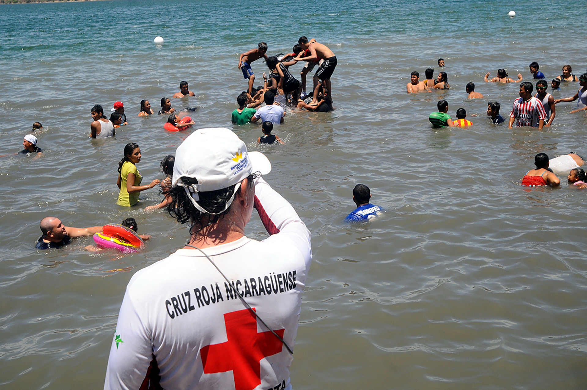Cientos de socorristas de la Cruz Roja se distribuían en las playas de Nicaragua para evitar muertes por ahogamientos. (Foto cortesía)