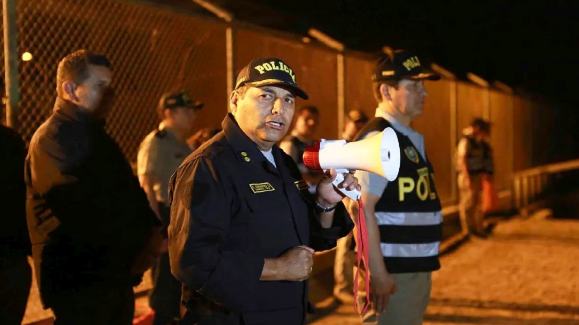 César Cervantes, ministro del Interior, dio algunas especificaciones luego de conocerse el decreto supremo del estado de emergencia (PNP)