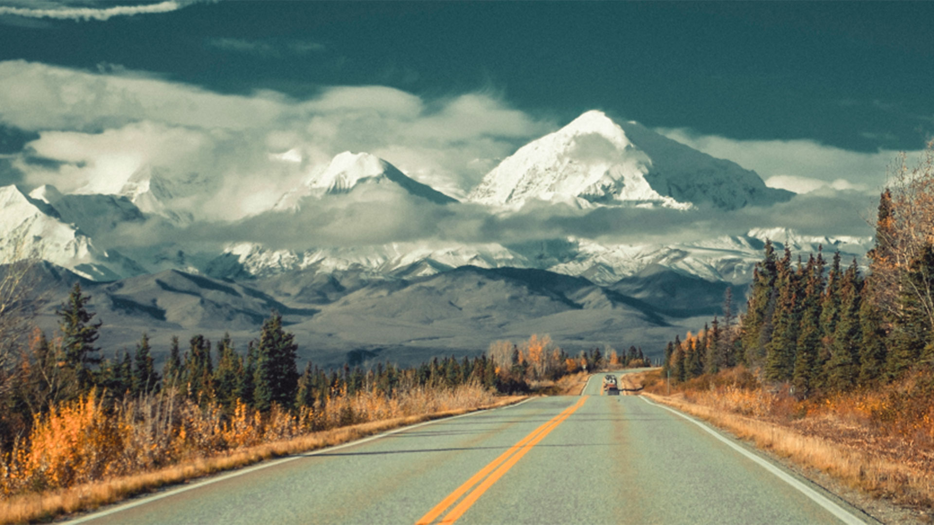 Mount Hayes es la montaña más alta de la cordillera oriental de Alaska y se especula que alberga numerosos extraterrestres y ovni (Foto: Oficina de Turismo de Alaska)