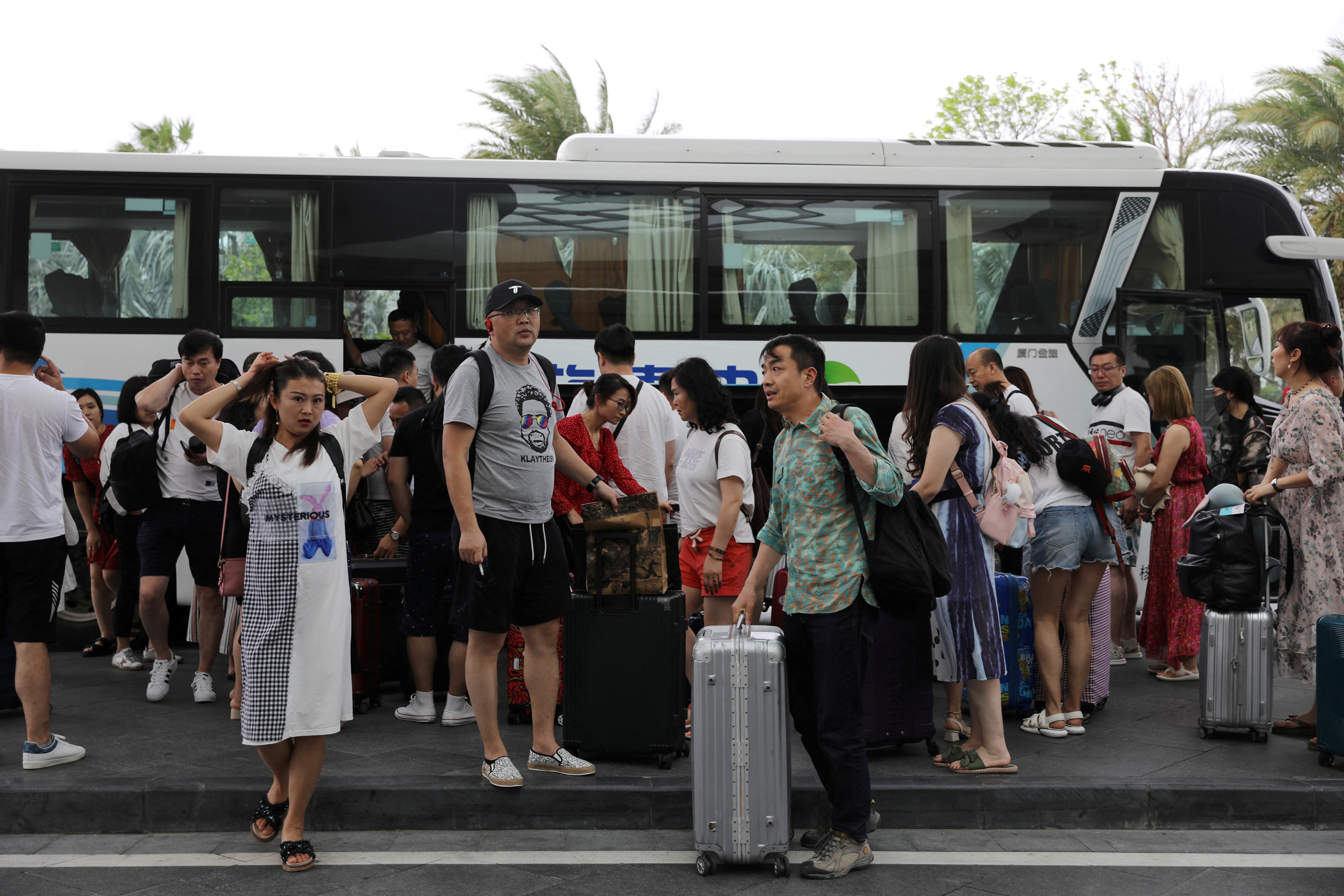 Más de 80.000 turistas quedaron varados en una isla de China tras un brote de COVID