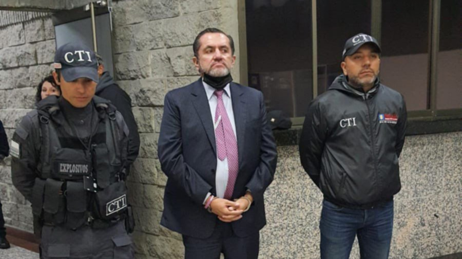 Foto de referencia. Mario Castaño figura en la imagen bajo la custodia del CTI de la Fiscalía luego de ser capturado. Foto: Fiscalía.
