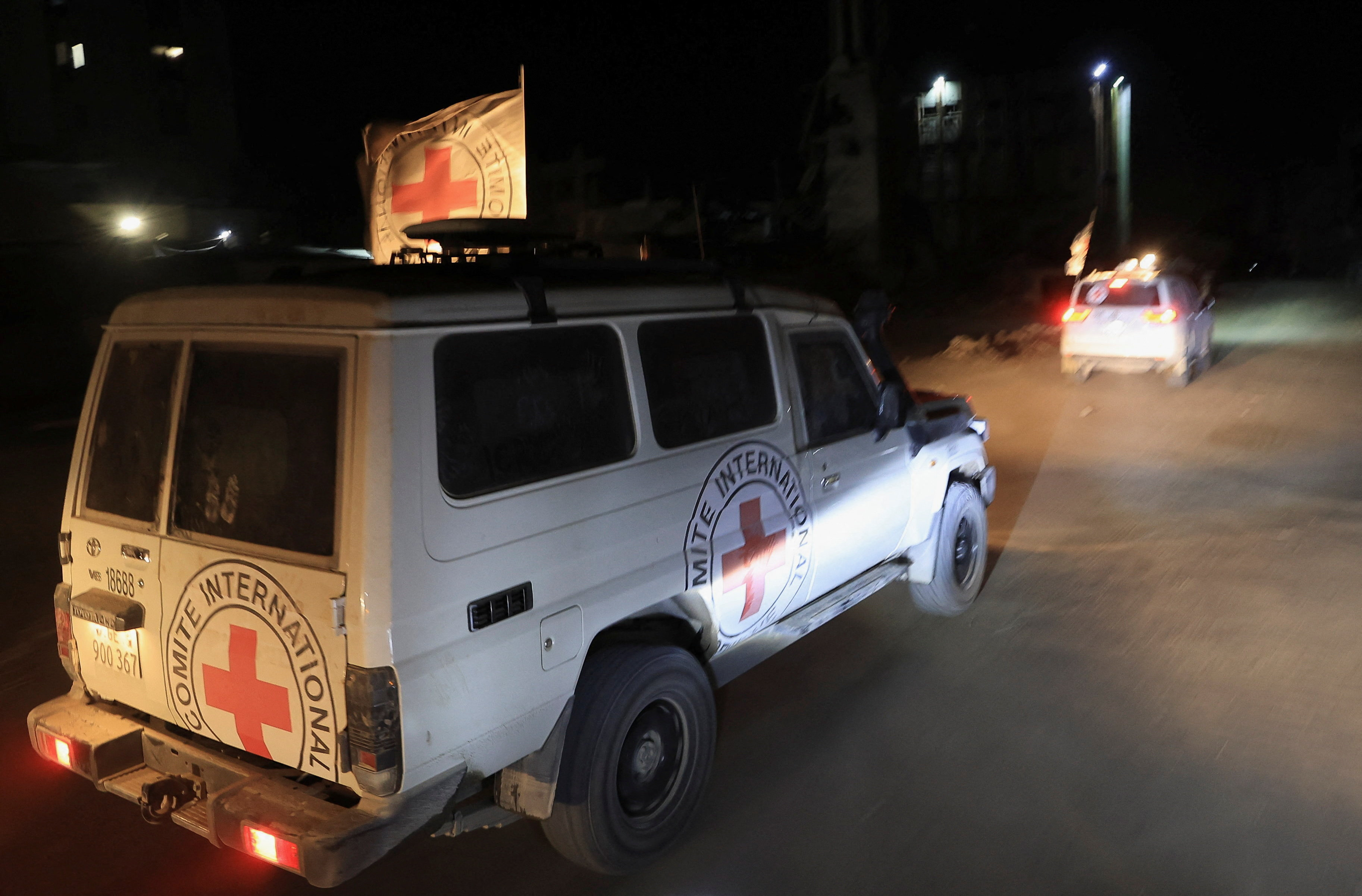 La Cruz Roja repudió el “inaceptable” montaje de Hamas en la entrega de los restos de un rehén y exigió respeto al derecho humanitario