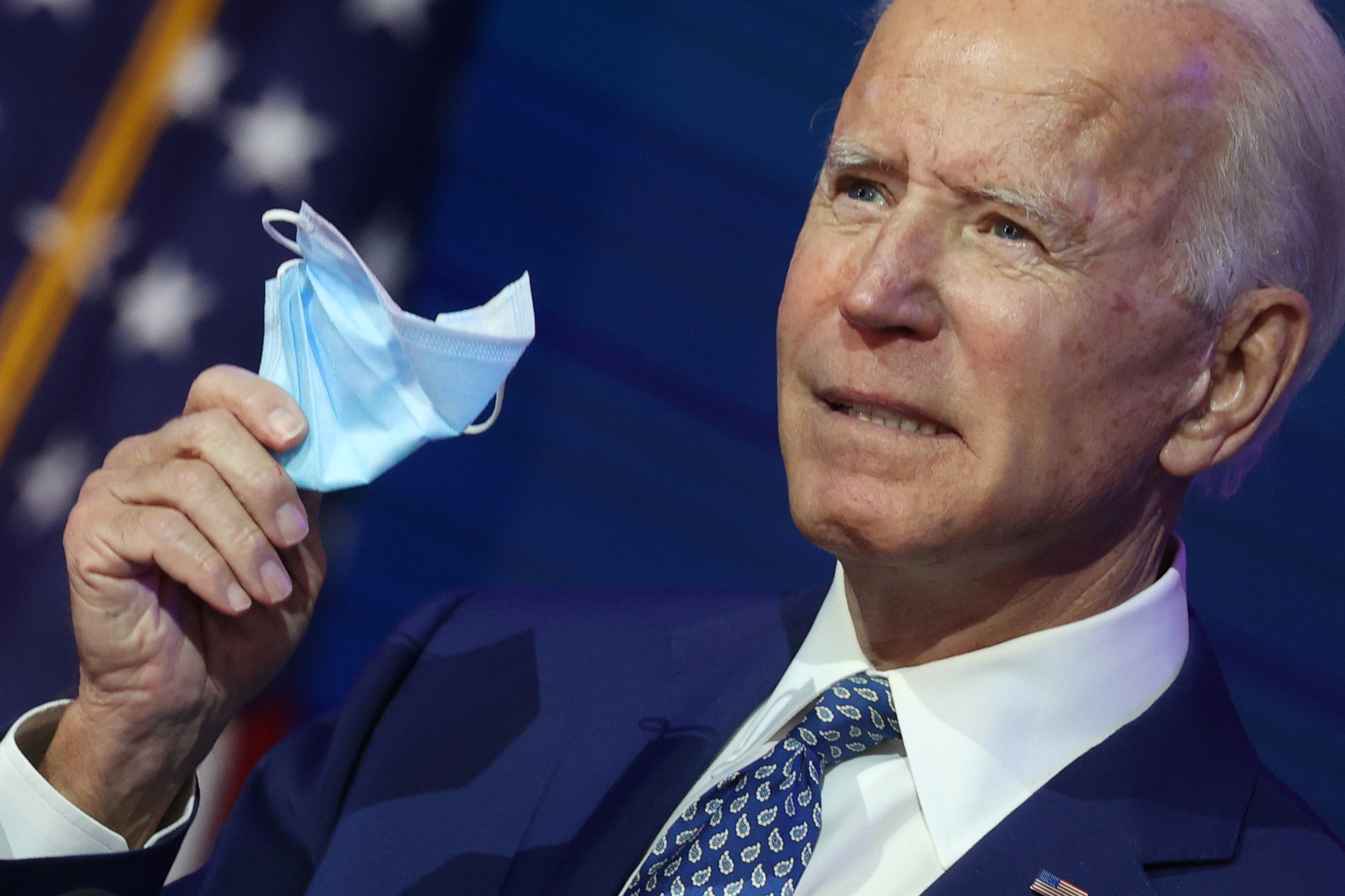 Joe Biden instó a la población a usar mascarillas para mitigar el impacto de la pandemia de COVID-19. Foto: REUTERS/Jonathan Ernst