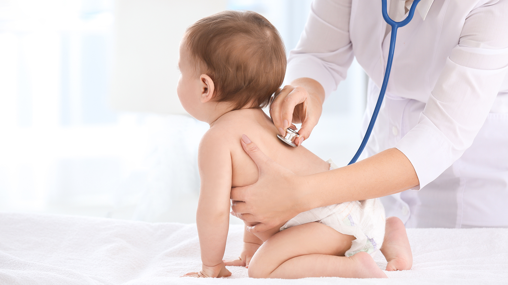 Es muy importante realizar los controles pediátricos, más durante el primer año de vida  (Shutterstock)