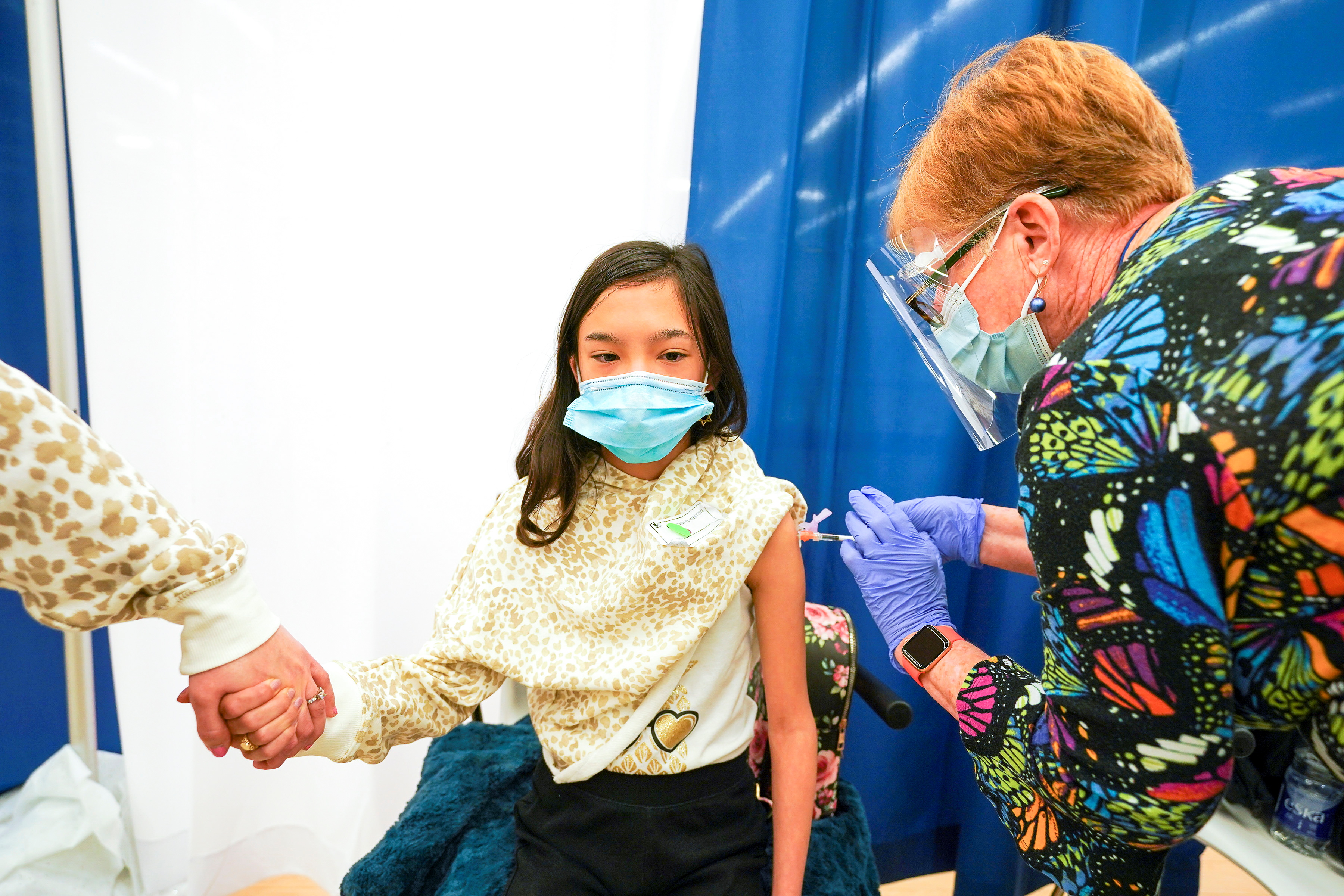 Recientemente se aprobó el uso de vacunas en menores (REUTERS/Carlos Osorio)