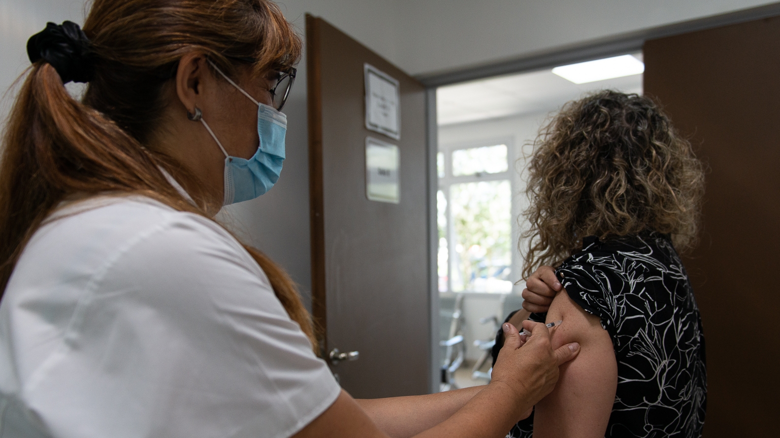 Casi el 60% de la población argentina no se aplicó dosis de refuerzo de la vacuna contra el COVID-19

