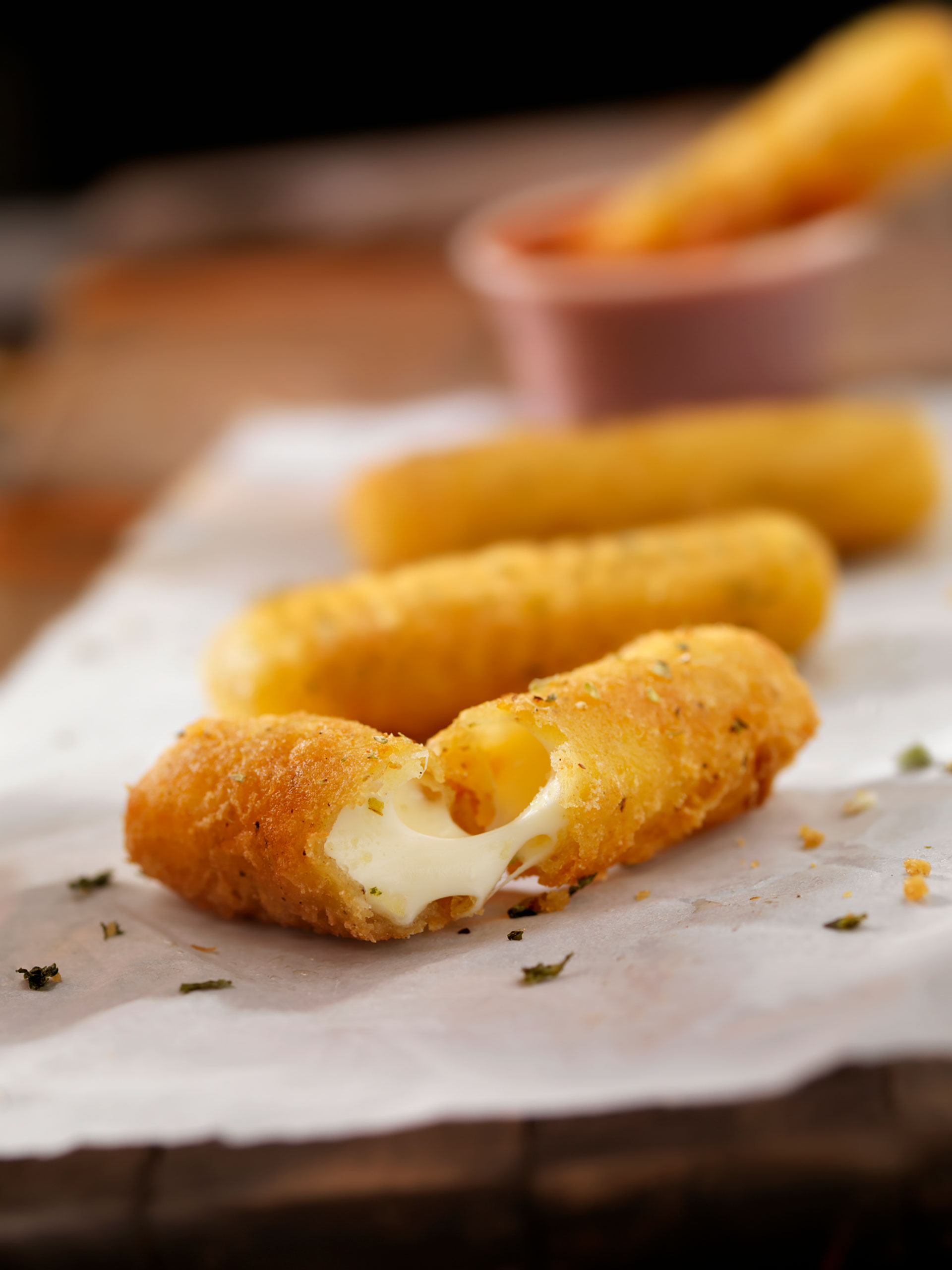 Los bastones de muzzarella entran en el concepto de tapas (Getty)