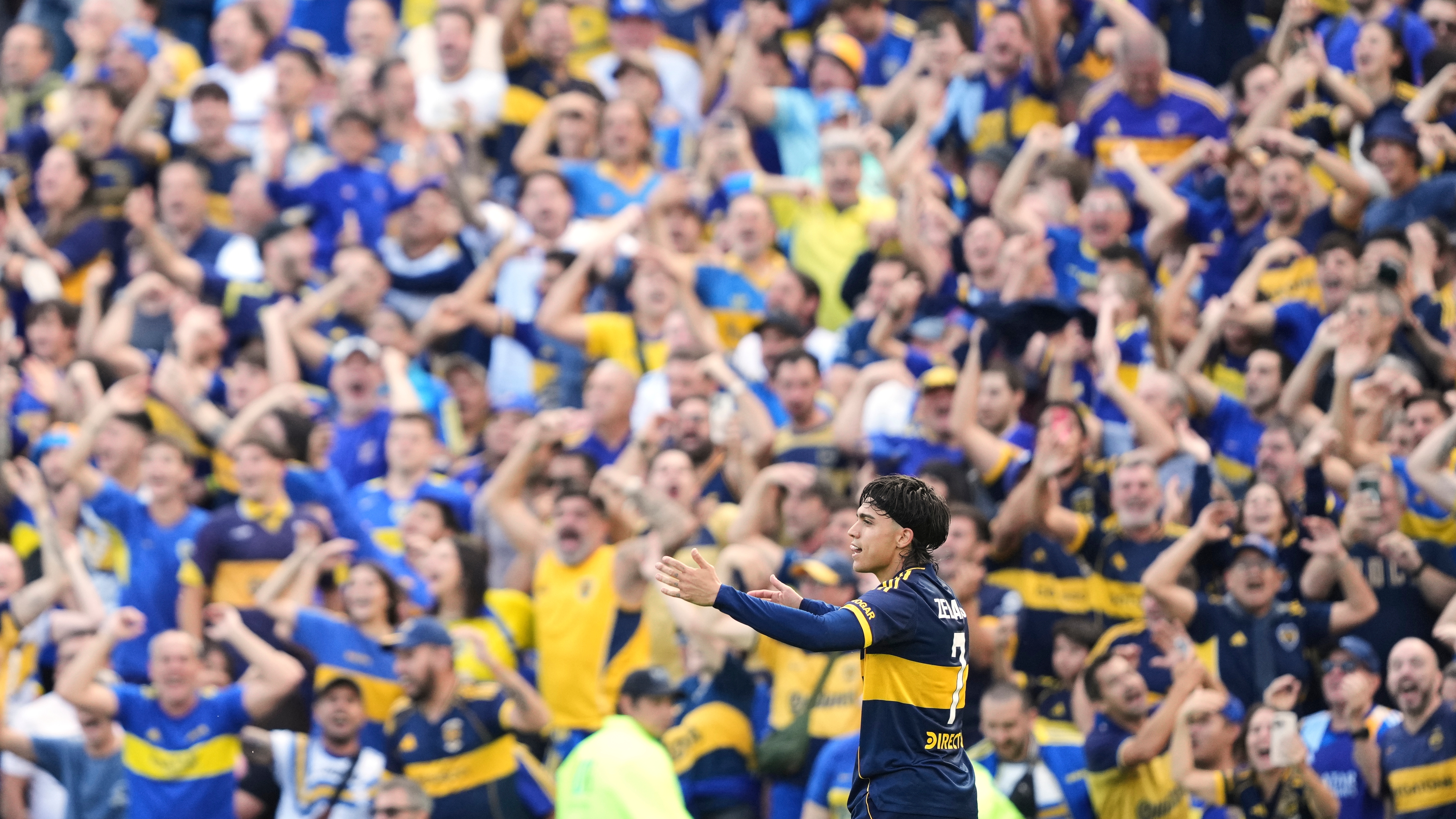 El momento de la lesión que sacó a Maxi Meza del Superclásico entre Boca y River: el llanto del volante al ser reemplazado