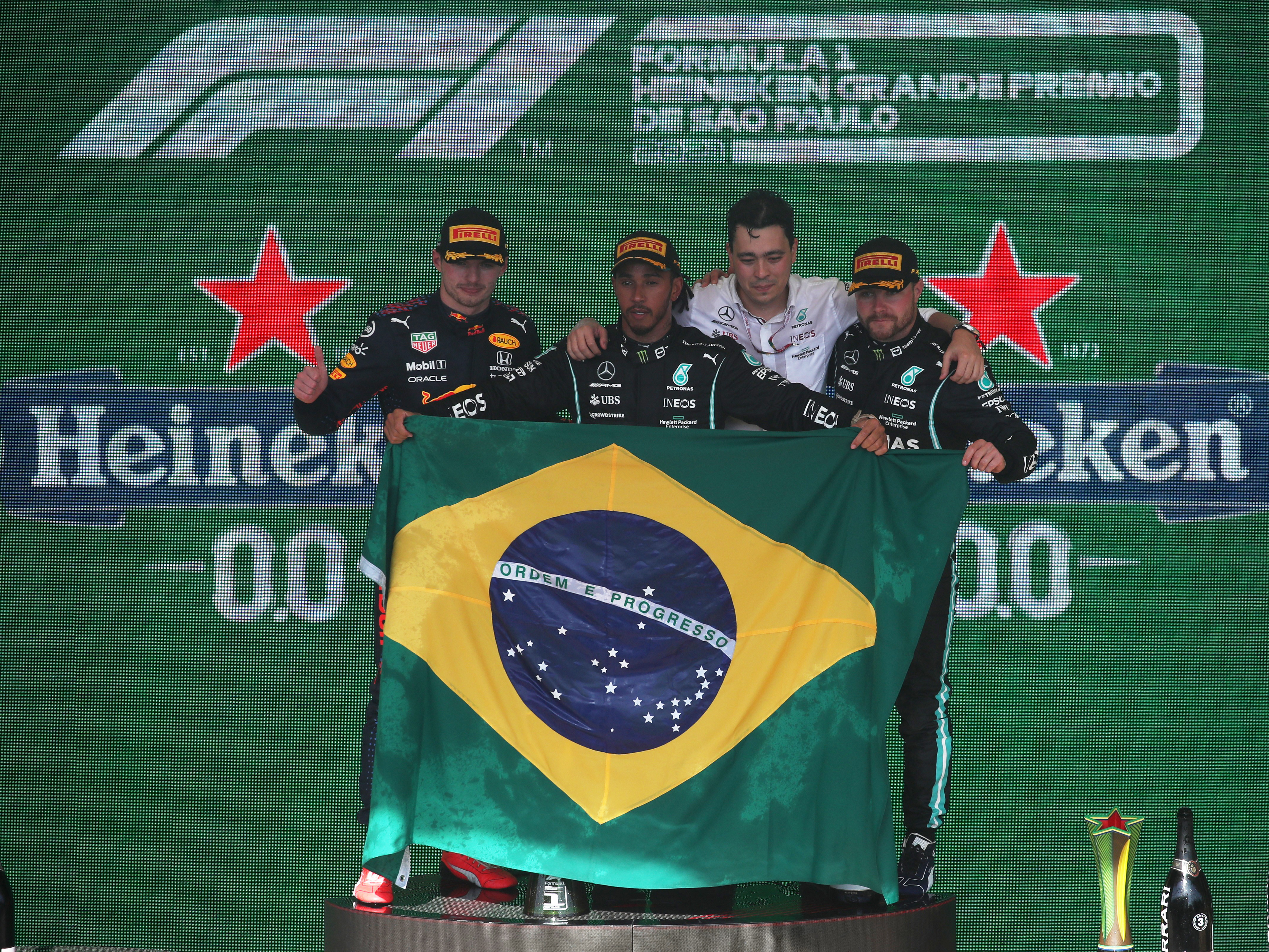Max Verstappen, Lewis Hamilton y Valtteri Bottas en el podio brasileño (REUTERS/Ricardo Moraes)