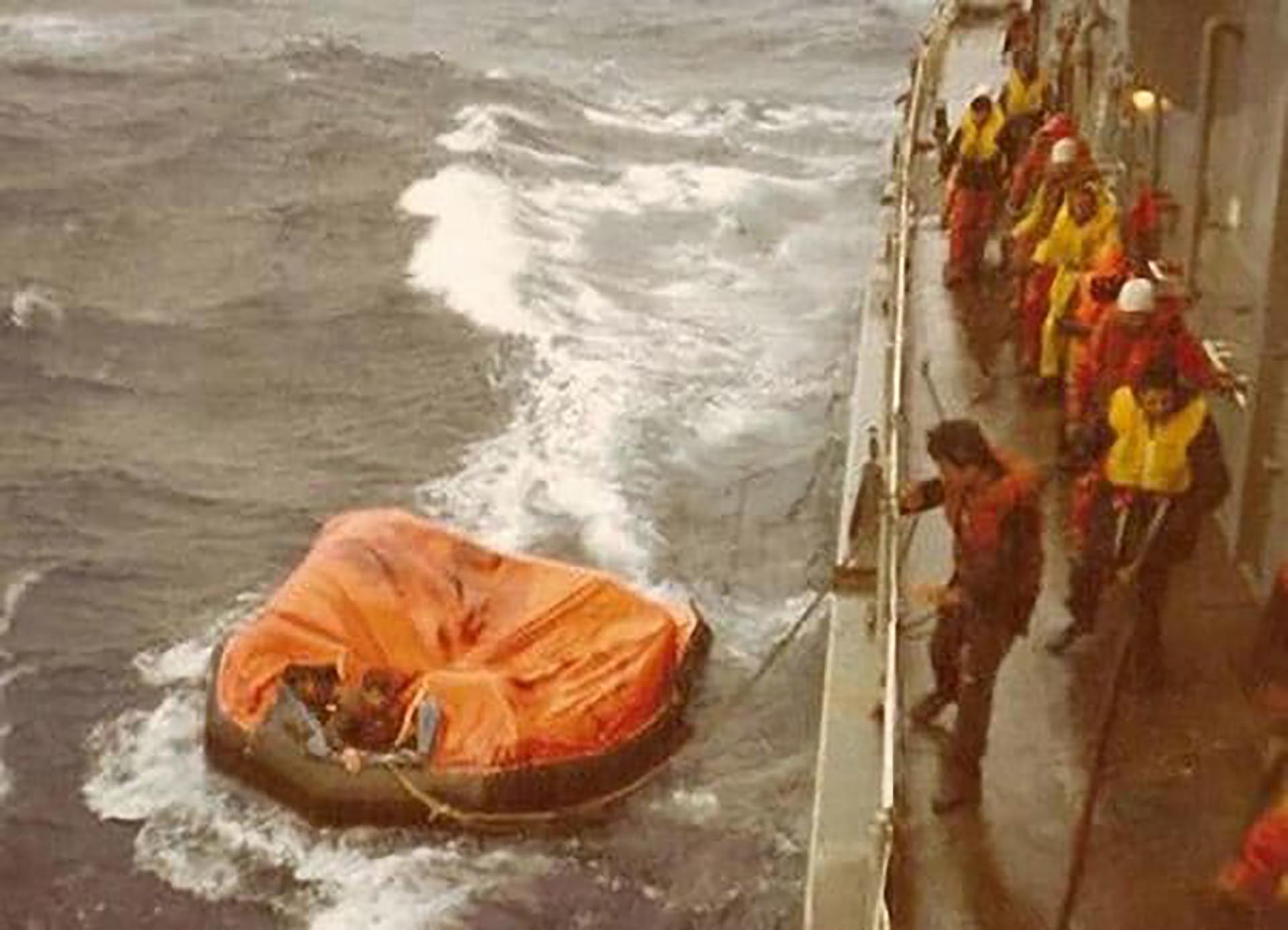 El rescate de las balsas. Estuvieron más de 48 horas a la deriva en un mar furioso con vientos de 120 kilómetros por hora
