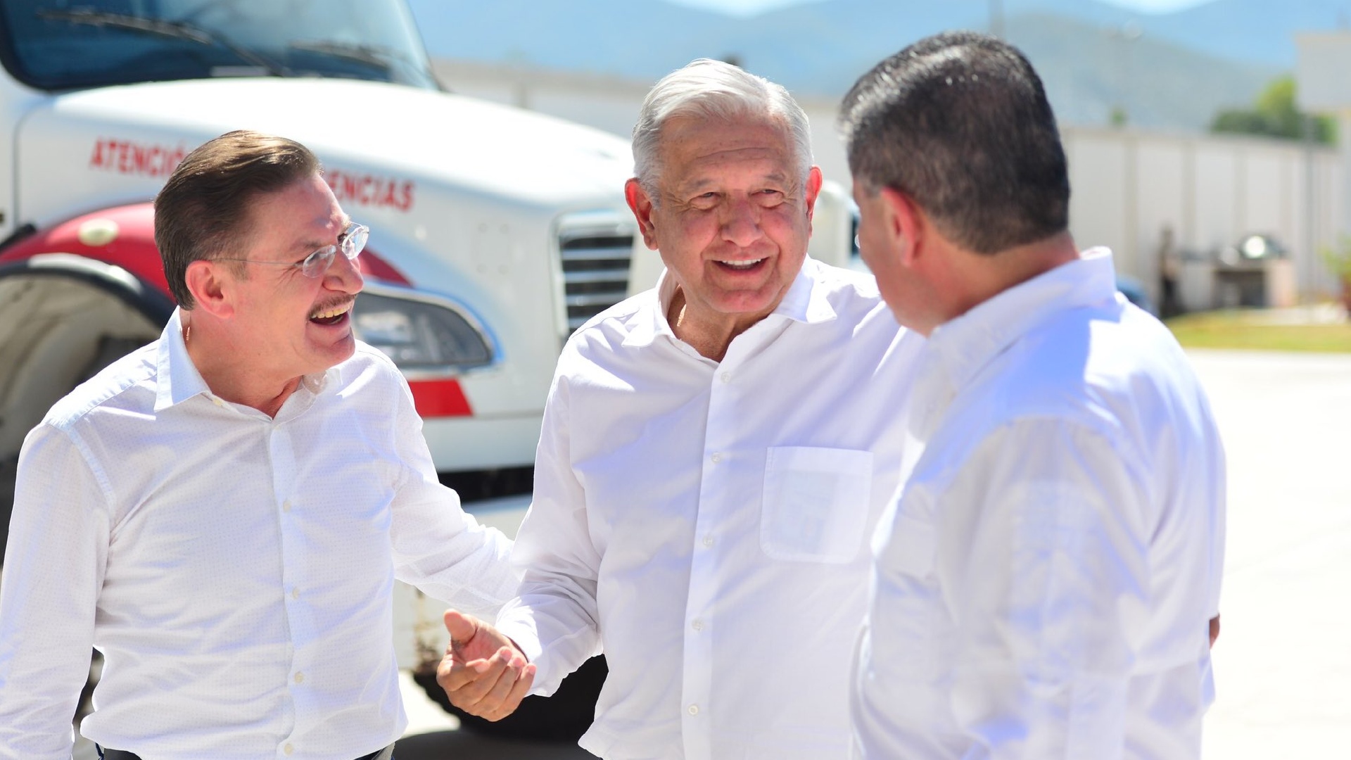 El presidente López Obrador junto a los gobernadores José Rosas Aispuro y Miguel Riquelme (Foto: Twitter/SGGDurango)