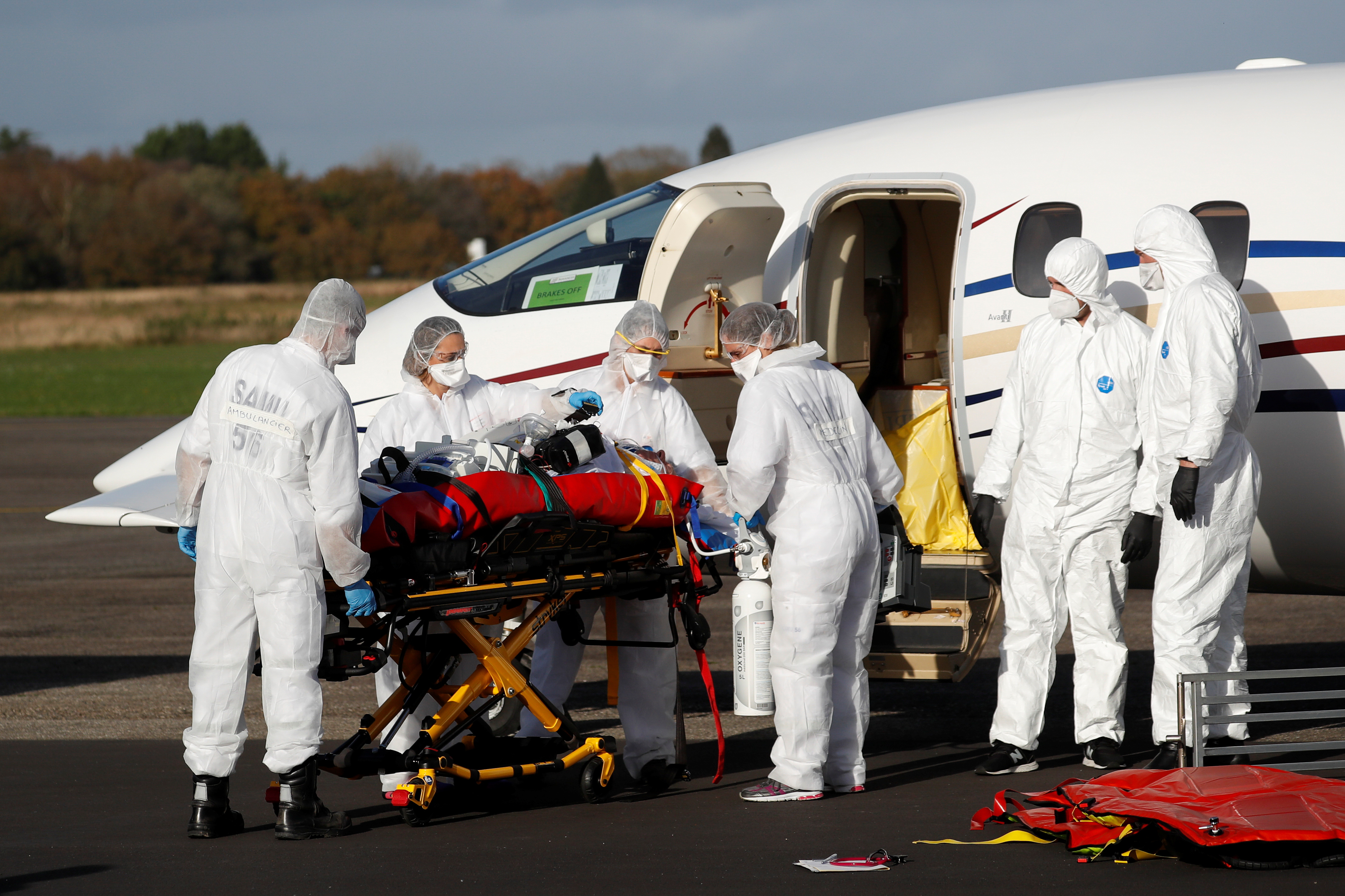 La Unión Europea anunció que financiará el traslado de pacientes para intentar evitar el colapso hospitalario (Reuters)