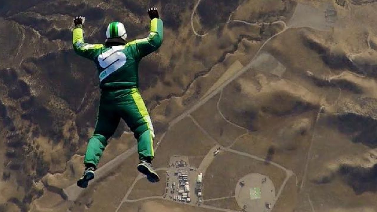 Saltó desde 7.600 metros sin paracaídas y ahora quiere hacerlo desde el espacio: el nuevo desafío que busca lograr Luke Aikins 