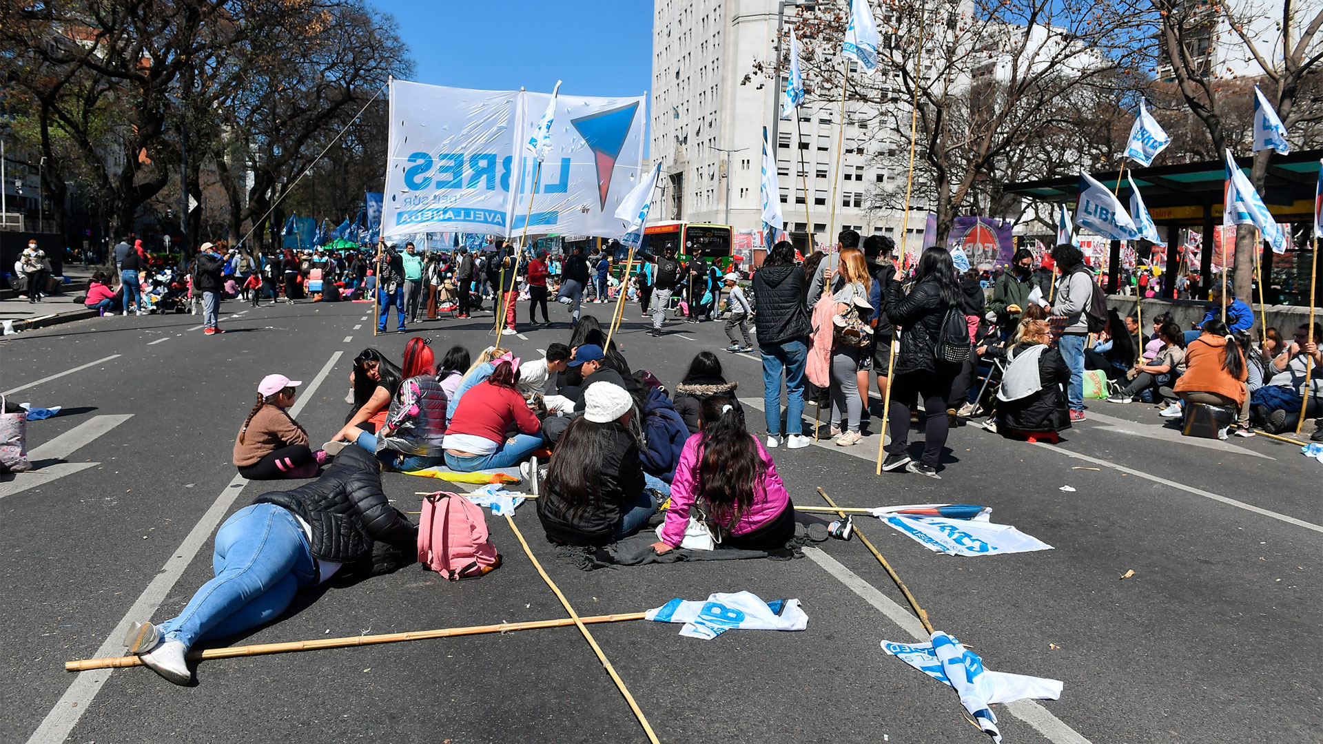 El reclamo es por mayor aumento salarial frente a la inflación y más planes sociales