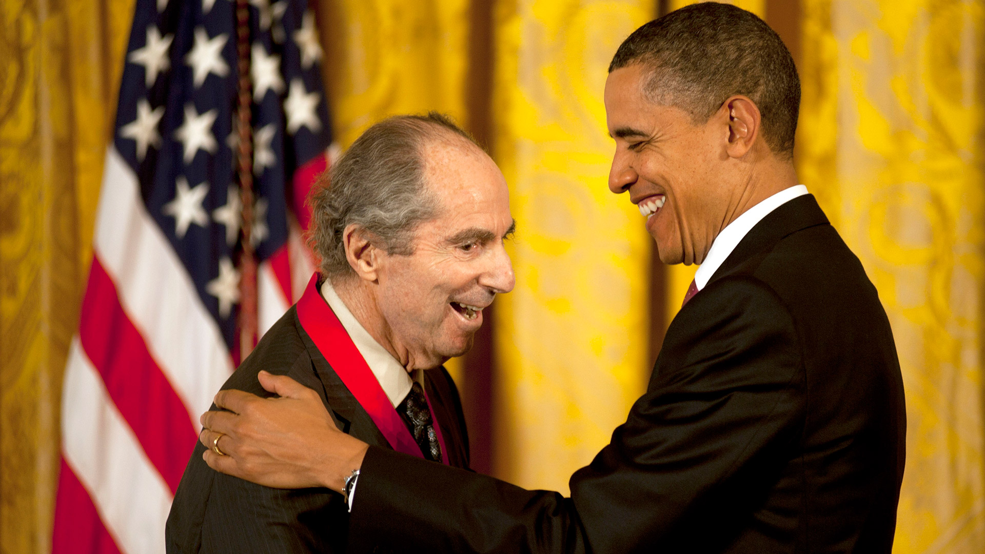 Entre los muchos honores que mereció Philip Roth se cuenta la Medalla de las Artes y las Humanidades, que el ex presidente Barack Obama le entregó en 2011.