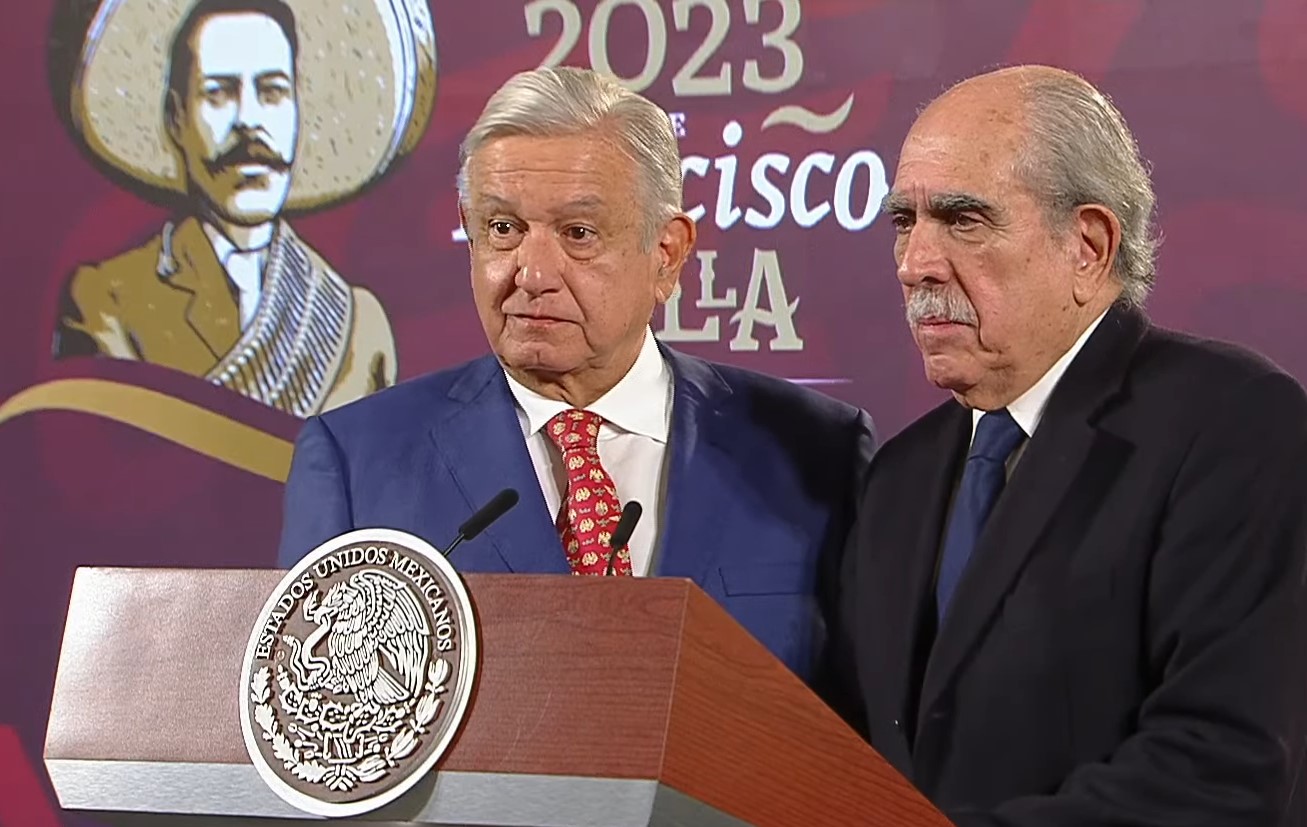 AMLO and Pablo Gómez in morning conference.  Photo: Government of Mexico