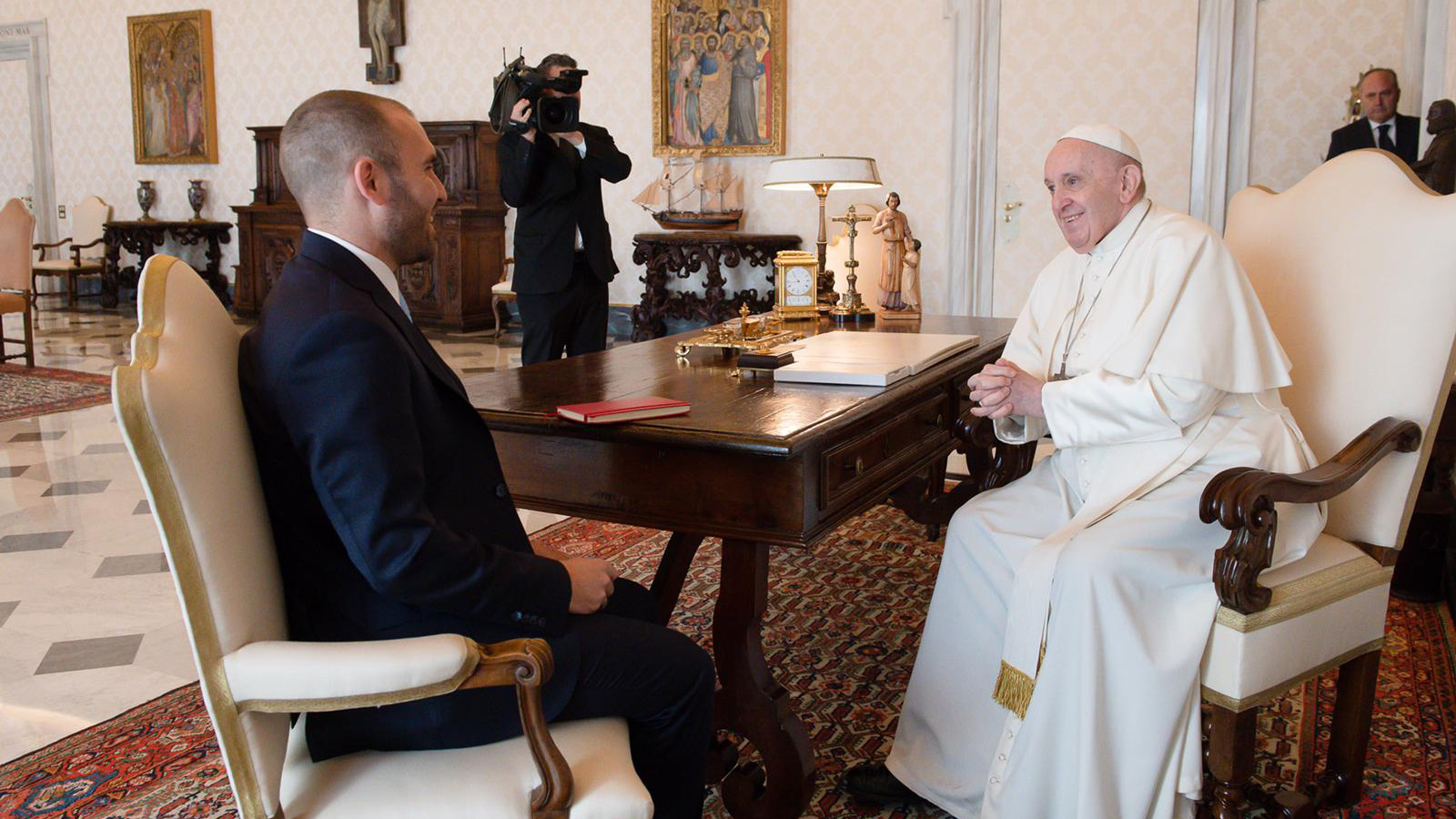 Guzmán, en una visita al Vaticano, recibido por el Papa Francisco