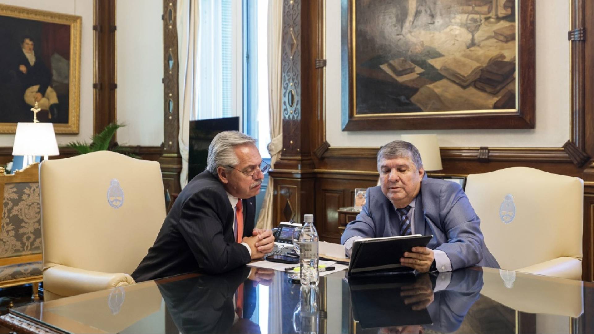 Alberto Fernández junto al senador José Mayans, una de las espadas legislativas de Cristina Kirchner en la Cámara Alta