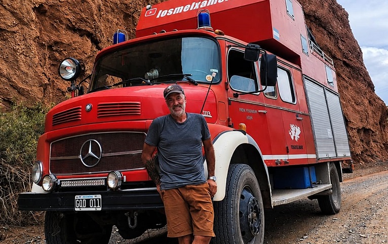 Transform&oacute; un cami&oacute;n de bomberos alem&aacute;n de 1977 en motorhome y en la ruta no solo encontr&oacute; el amor sino que pudo sanar su mayor dolor