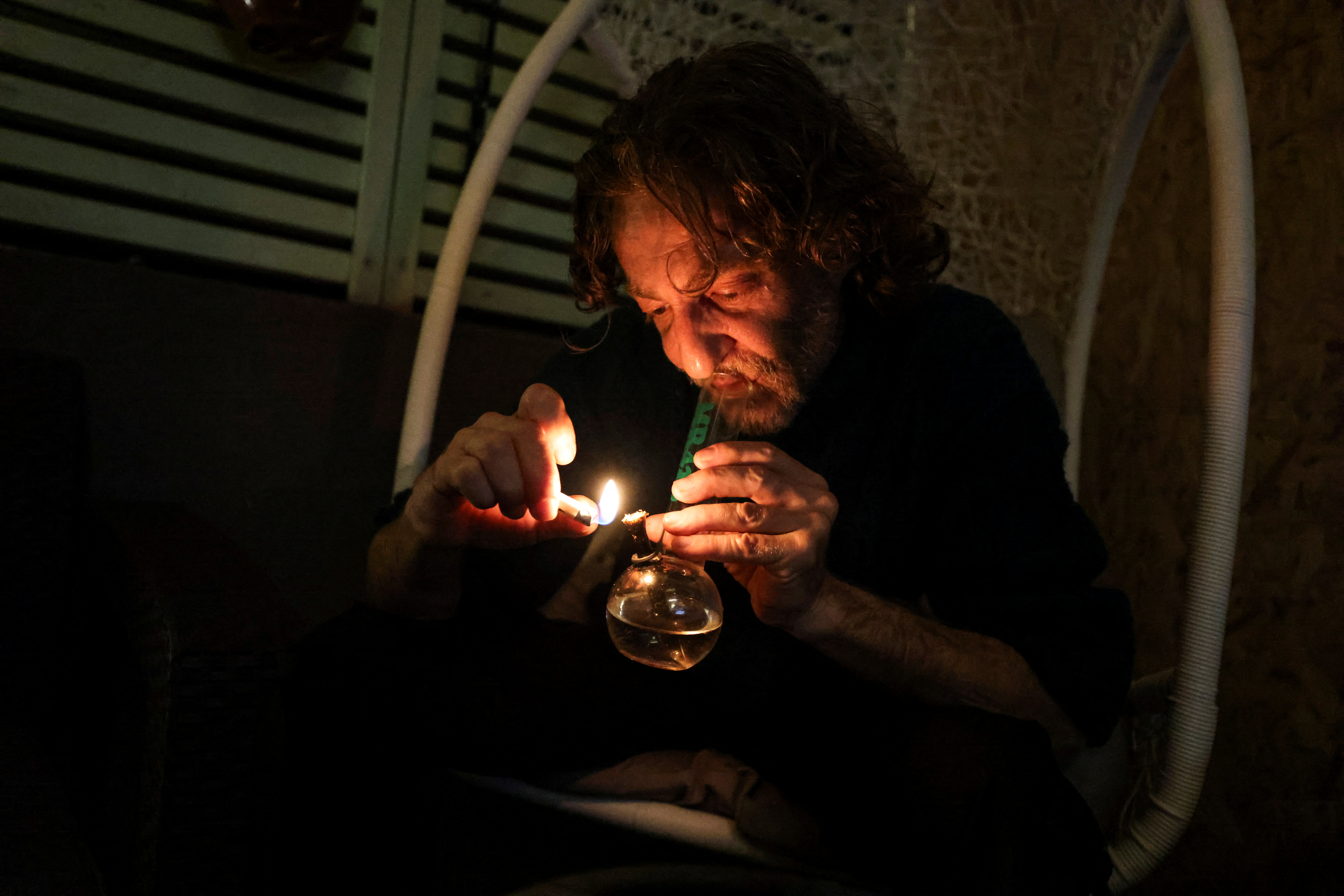 受動喫煙者 大麻パイプはタバコの4倍の汚染物質を放出することを証明しています Infobae