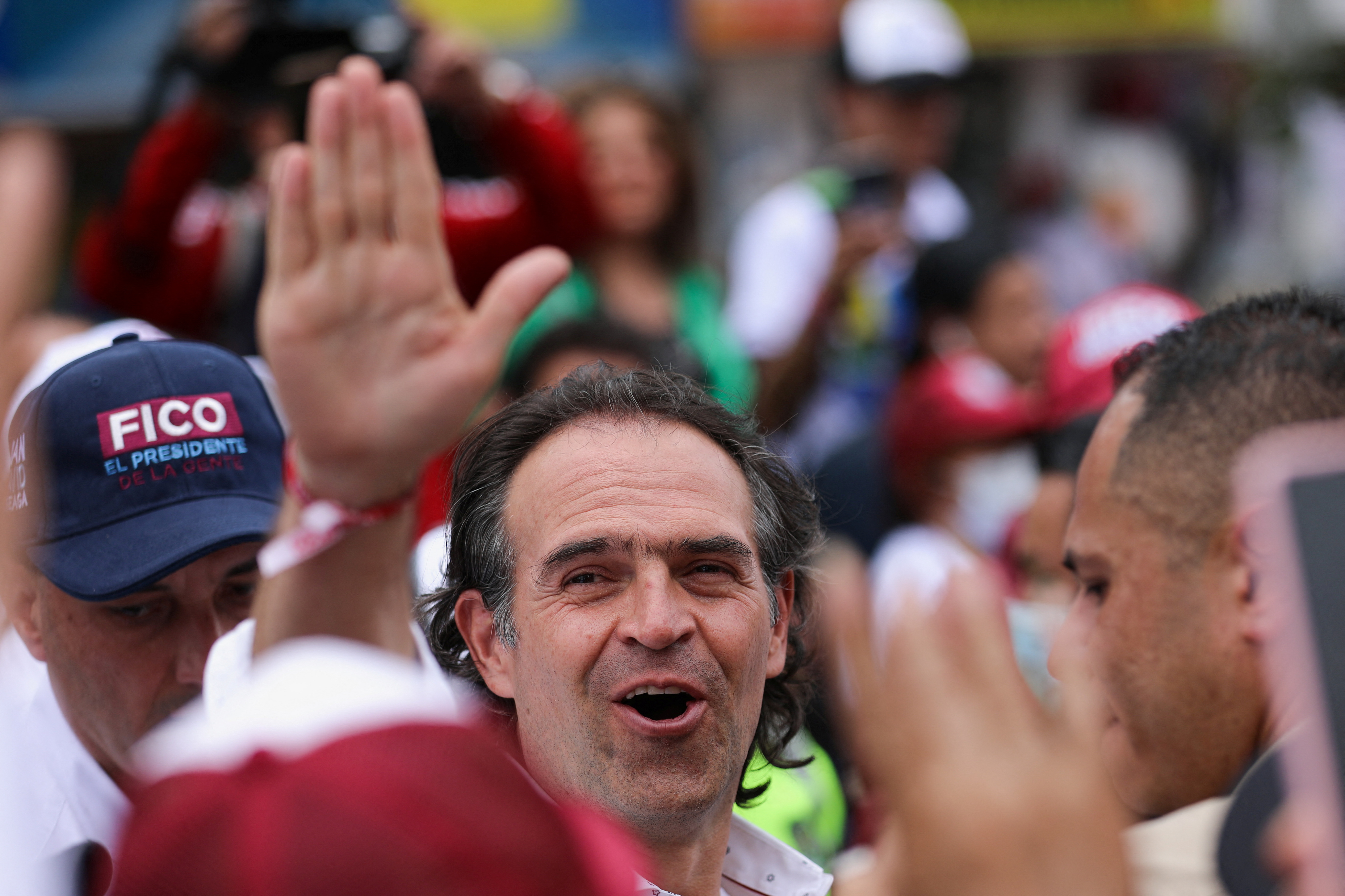 Gobierno se reunirá con la campaña de Federico Gutiérrez por amenazas de las Águilas Negras. REUTERS/Luisa Gonzalez