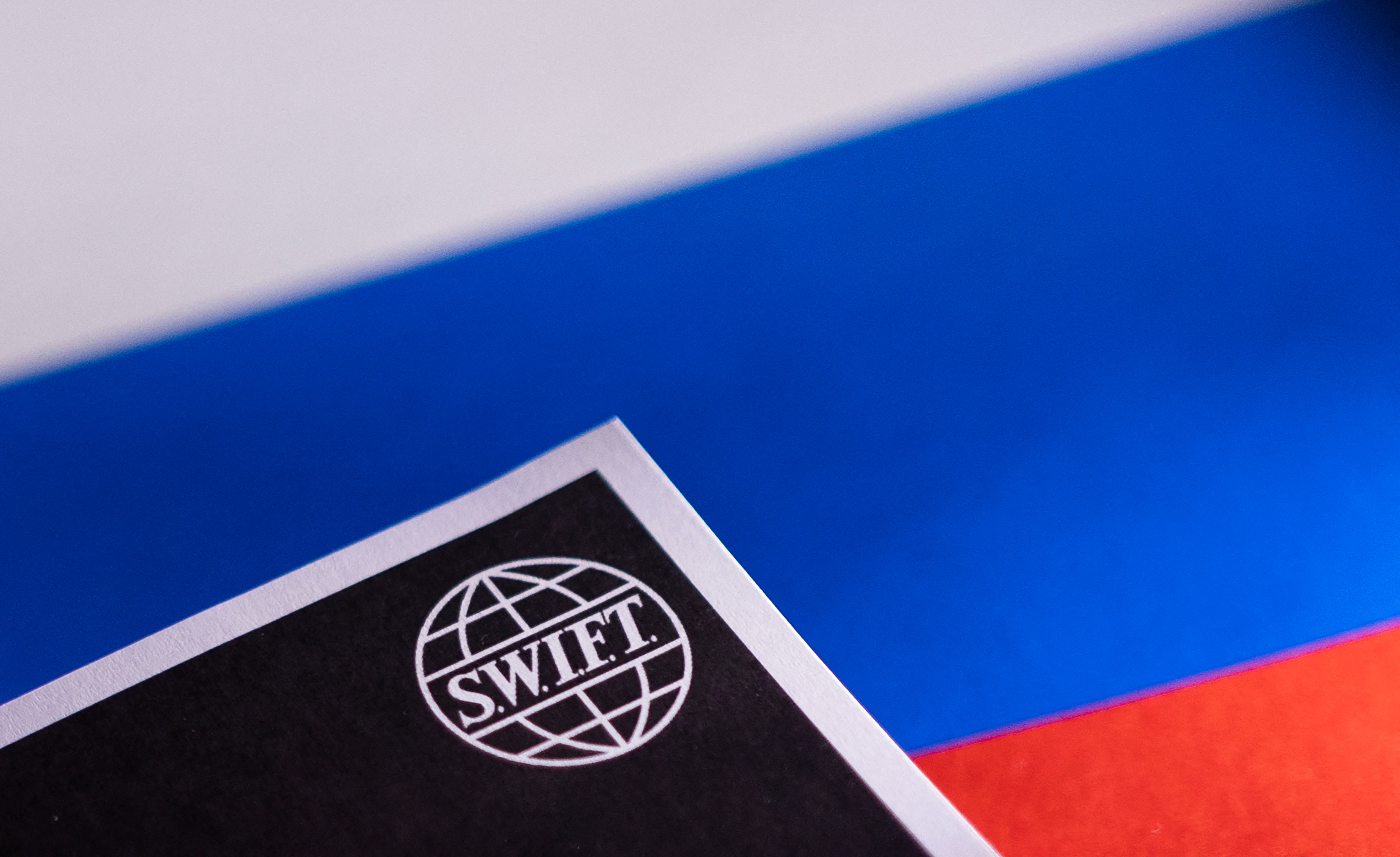 Rusia podría salir del SWIFT (Foto: REUTERS/Dado Ruvic/Illustration)