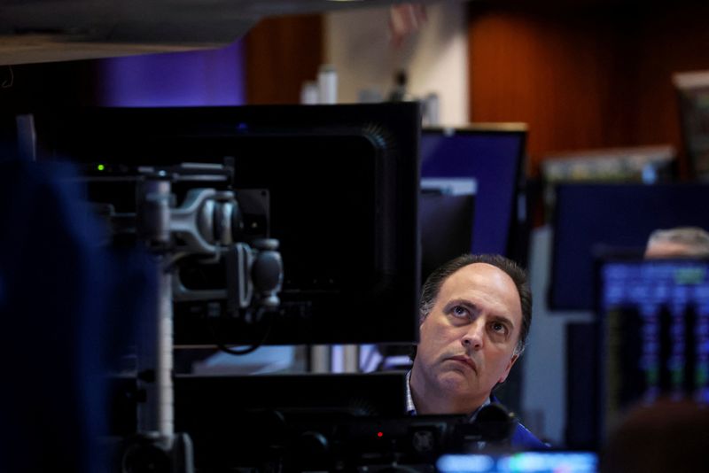 Stock-Bild eines Händlers an der New Yorker Börse (REUTERS/Brendan McDermid)