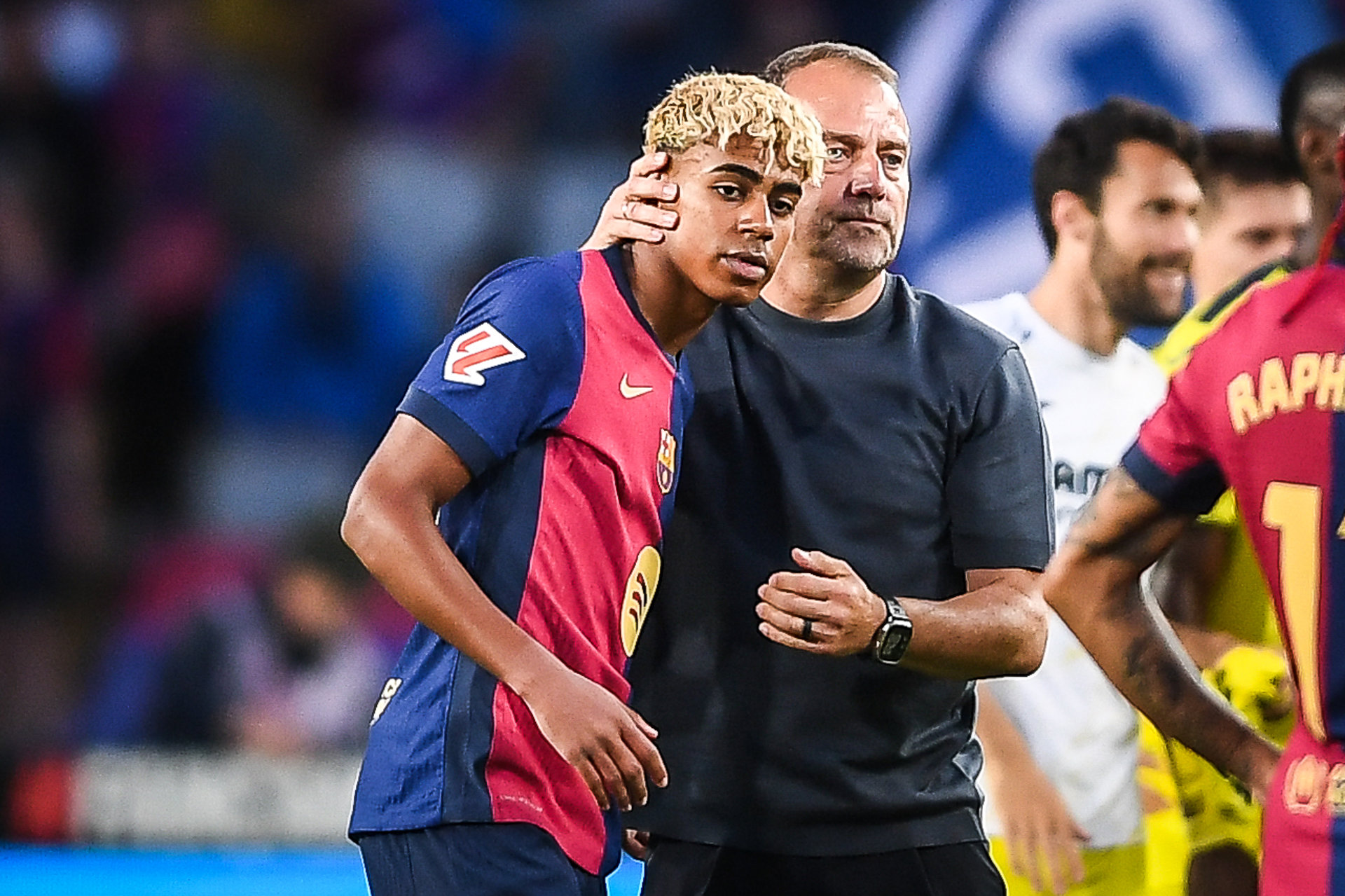 Polémica en Barcelona por el cruce entre Lamine Yamal y el DT Hansi Flick por los “egos” dentro del vestuario - Infobae