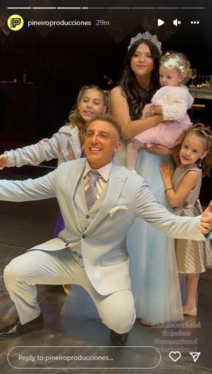El Polaco con la cumpleañera Sol, sus otras hijas Alma y Abril y Helena, la hija de su pareja Barby Silenzy