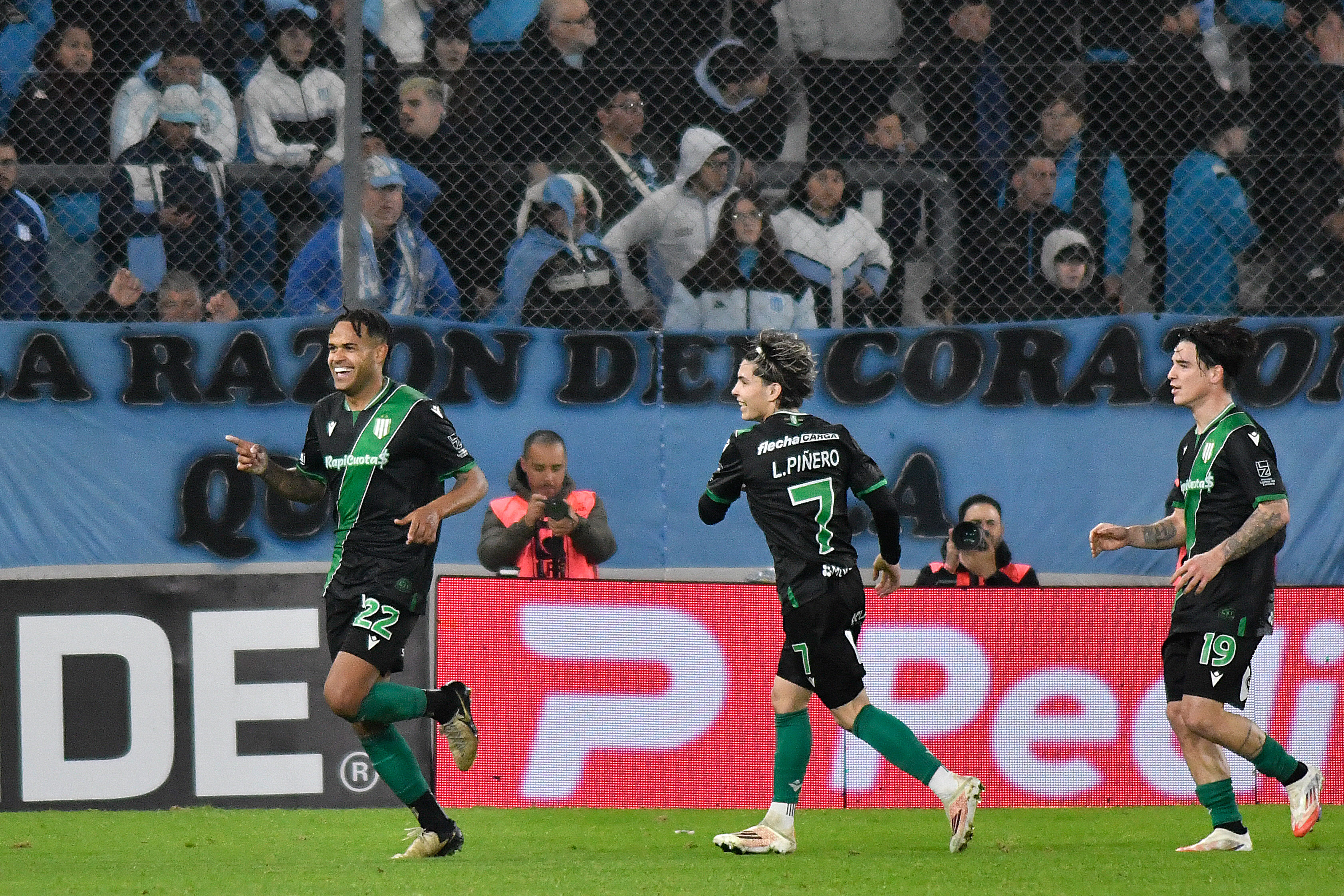 Banfield le dio otro golpe a Racing: lo venci&oacute; 1-0 en Avellaneda y le provoc&oacute; su tercera derrota seguida en el Torneo Clausura