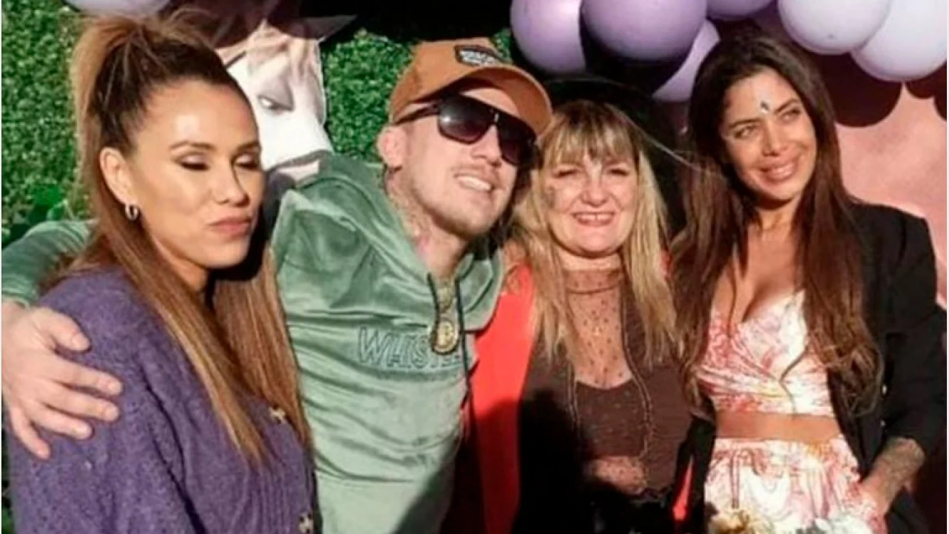 Barbie Cilenzi, El Polaco and Valeria Aquino with the singer's mother