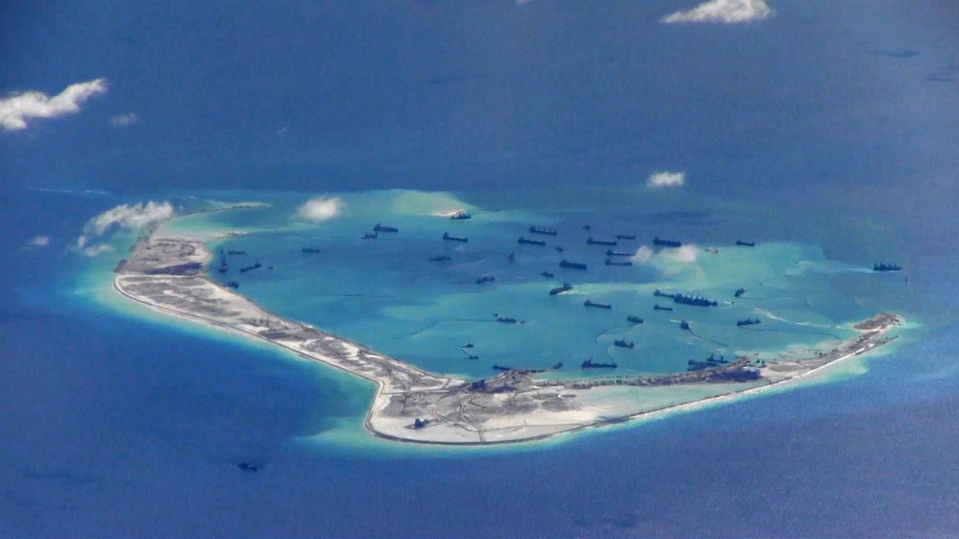 Movimientos de naves chinas cerca de las islas Spratly en el Mar de China Meridional. (Reuters)