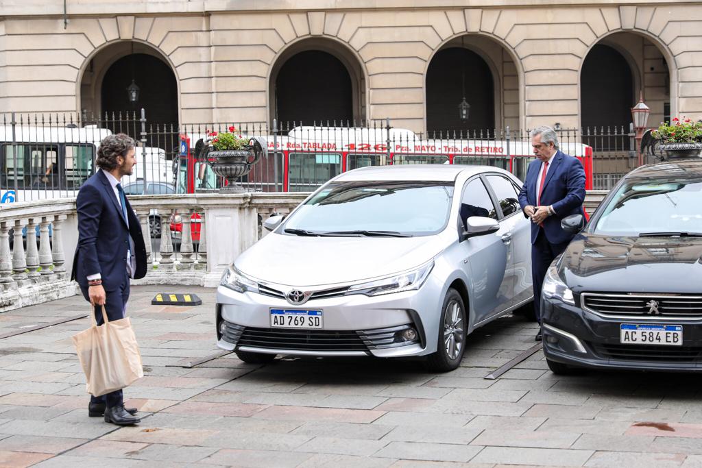 En algunas ocasiones, el Presidente utiliza su Toyota particular para ir a Casa de Gobierno