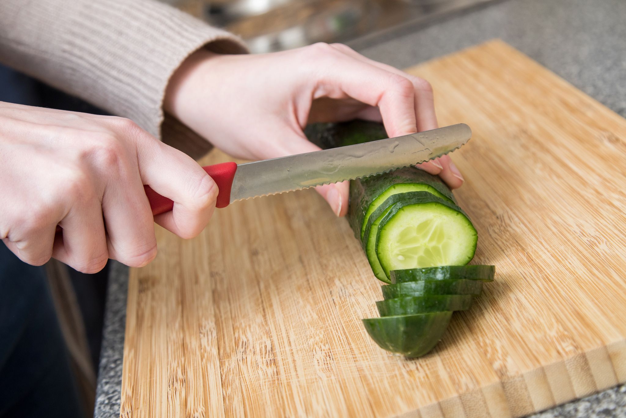 Trucos caseros para afilar los cuchillos de la cocina de forma