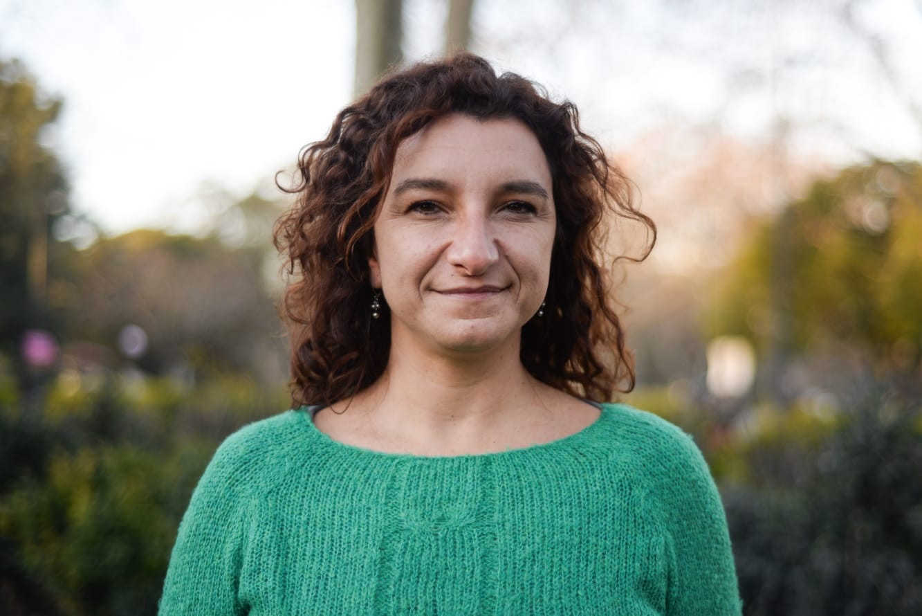 U uni sikadi va u pees. U uni sikadi va u pees.