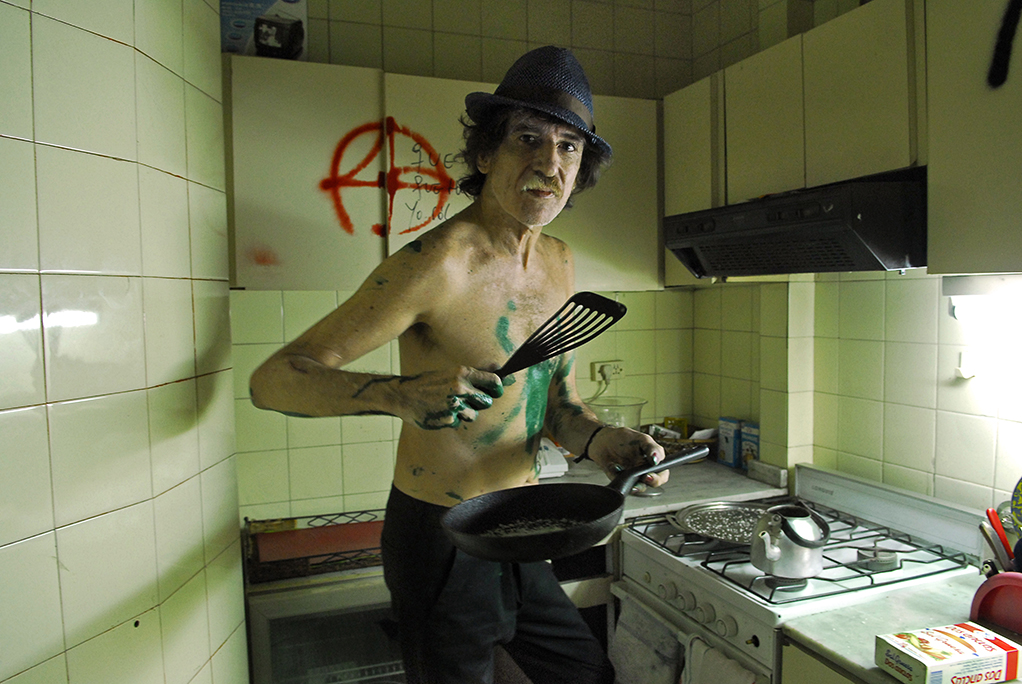 Cocinando éxitos. En 1983 se fue a Nueva York para grabar Clics Modernos, un disco que cambió el sonido del rock en español