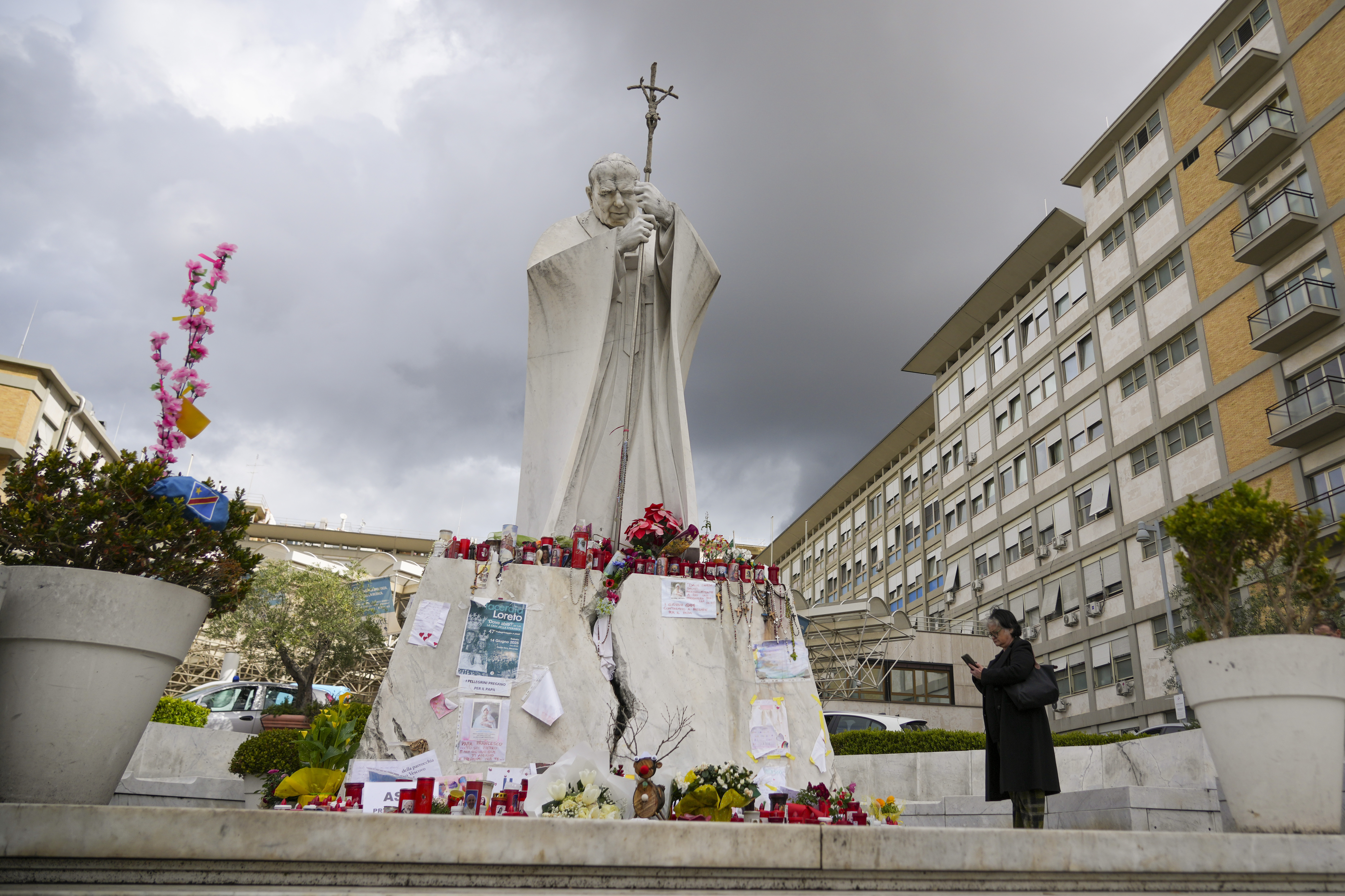 Yamandú Orsi participó del homenaje al comerciante judío asesinado en Uruguay