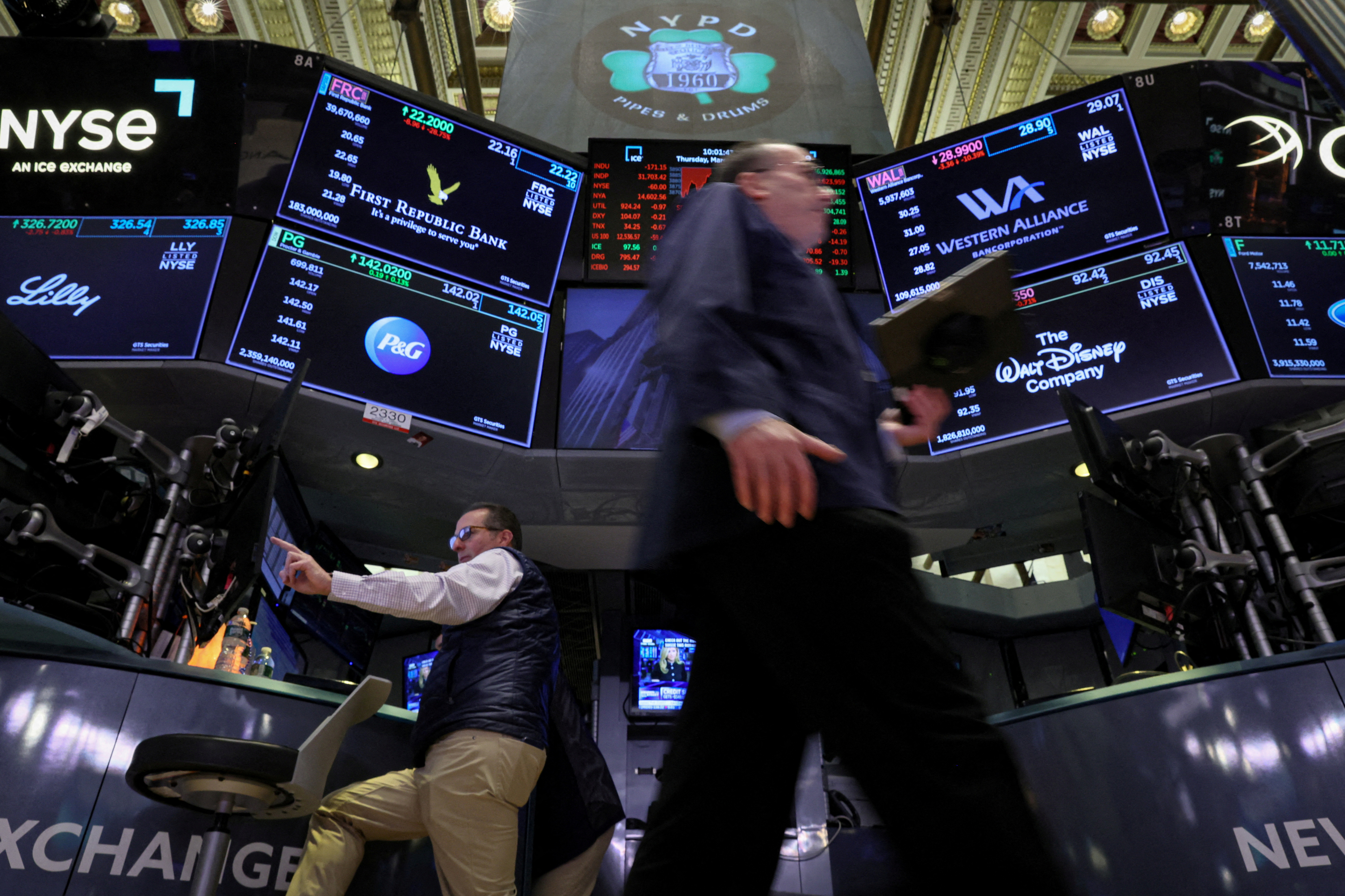 Traders work on the floor of the New York Stock Exchange (NYSE) in New York, United States, March 16, 2023. REUTERS/Brendan McDermid/File Photo