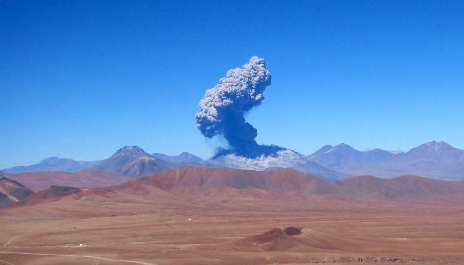 El volcán Láscar tiene 5.592 metros de altura