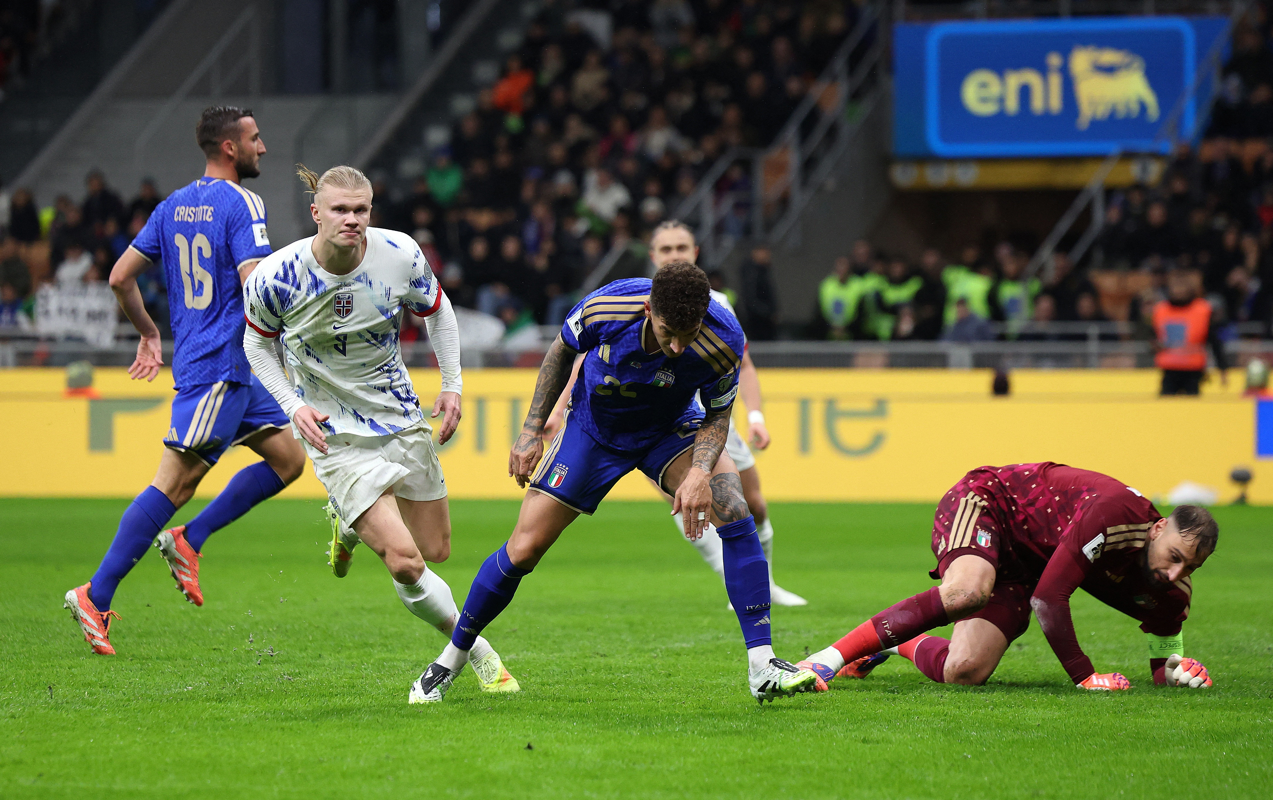 Brutal choque múltiple en Córdoba: una conductora tuvo que ser rescatada y dos mujeres terminaron internadas