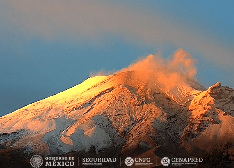 El volcán durante el amanecer  (Foto: Twitter Webcams de México)